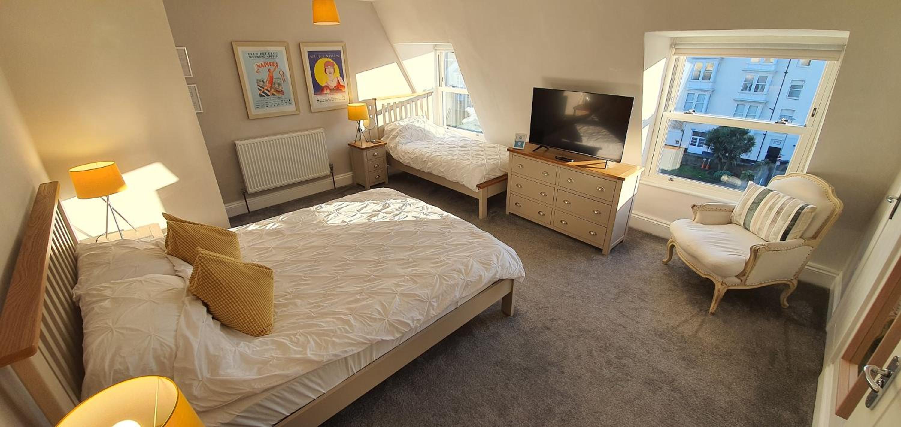 Superior Family Room photo 3