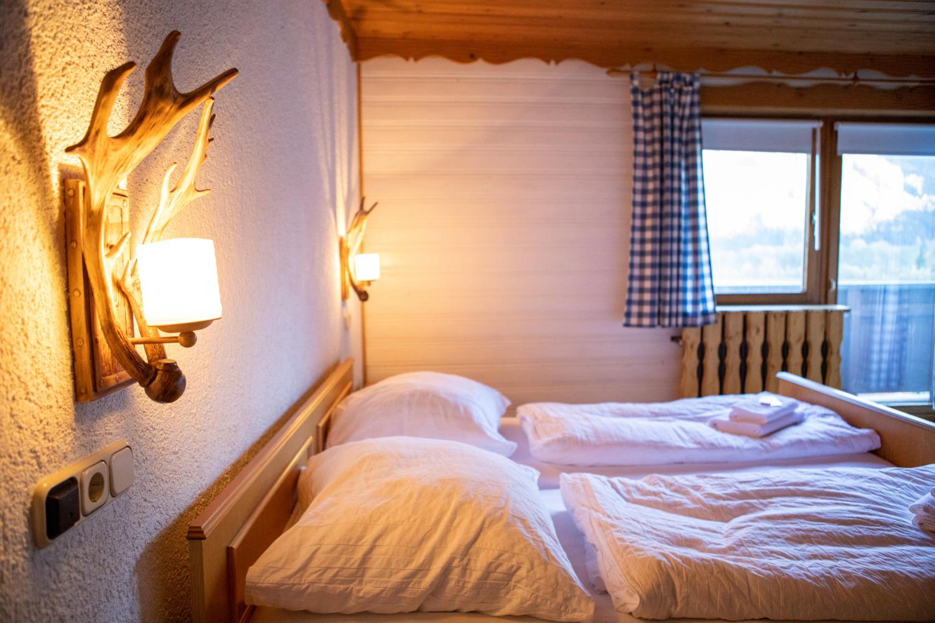 Double Room with Balcony - Photo 9