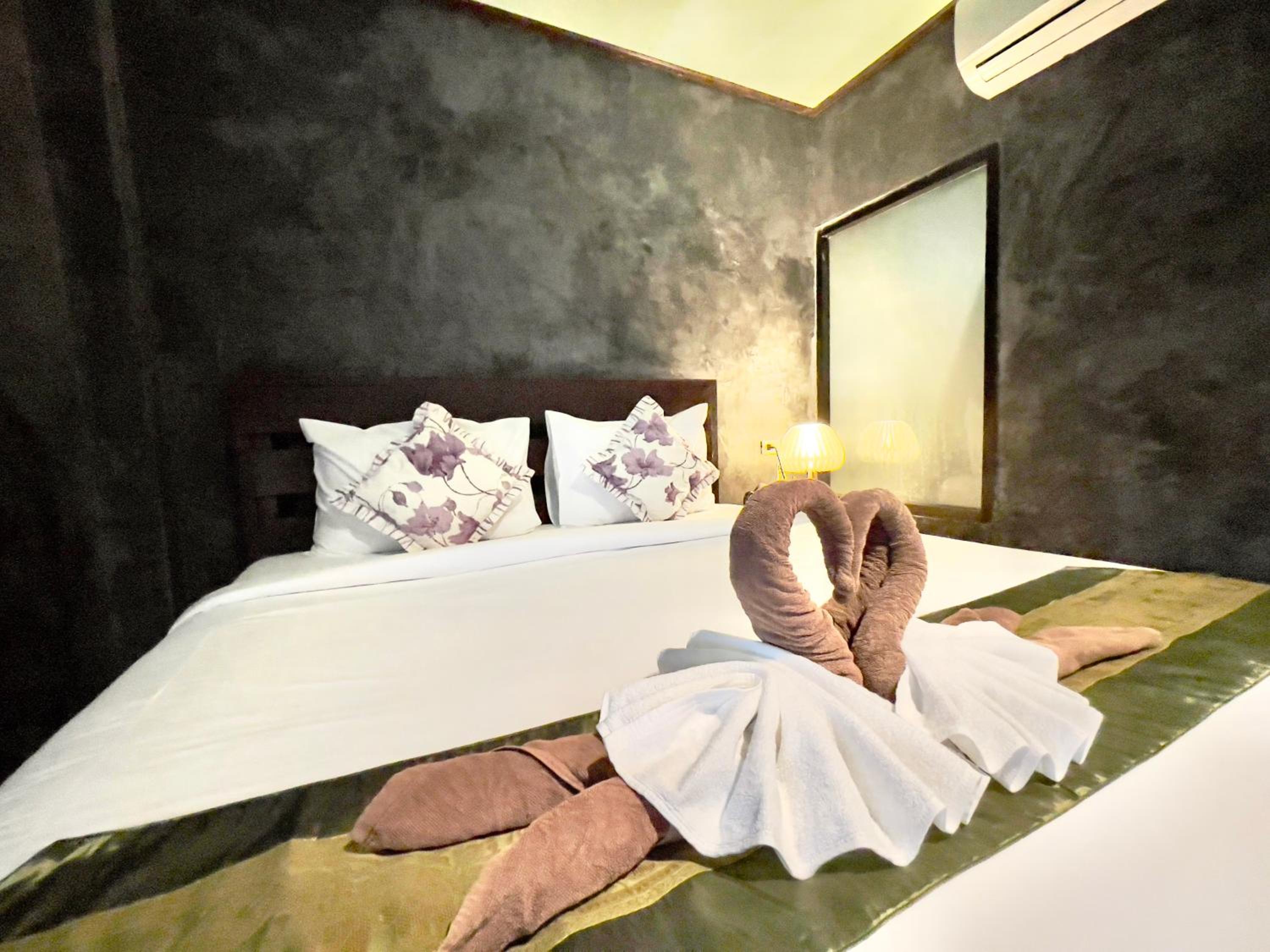 King Room with Balcony photo 1