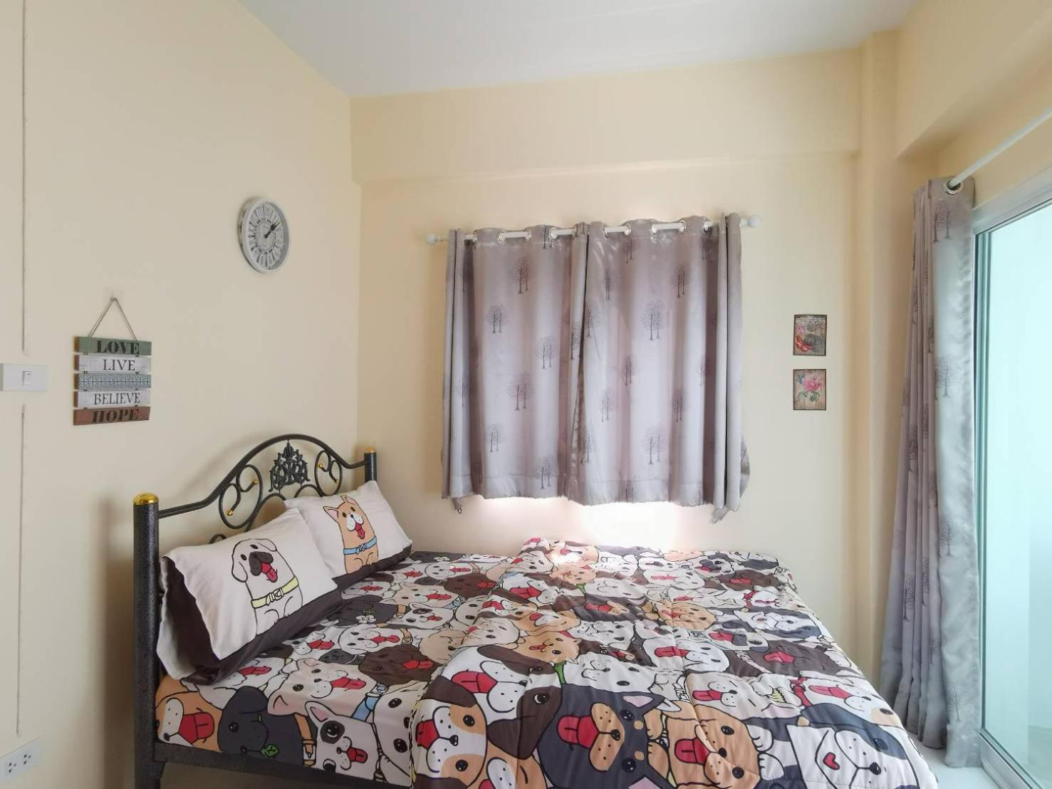 One-Bedroom Apartment - Photo 2