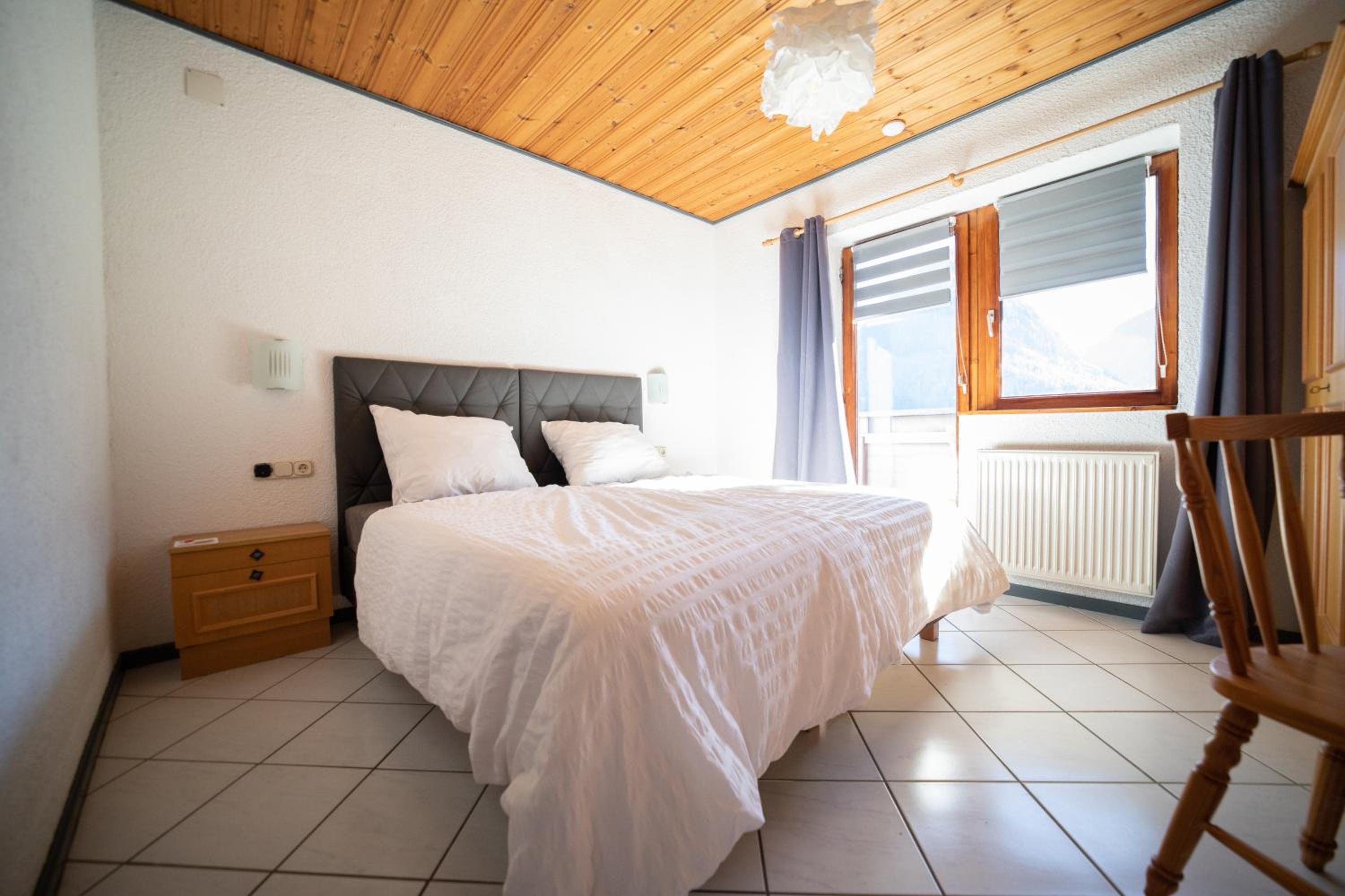 Double Room with Balcony - Photo 6