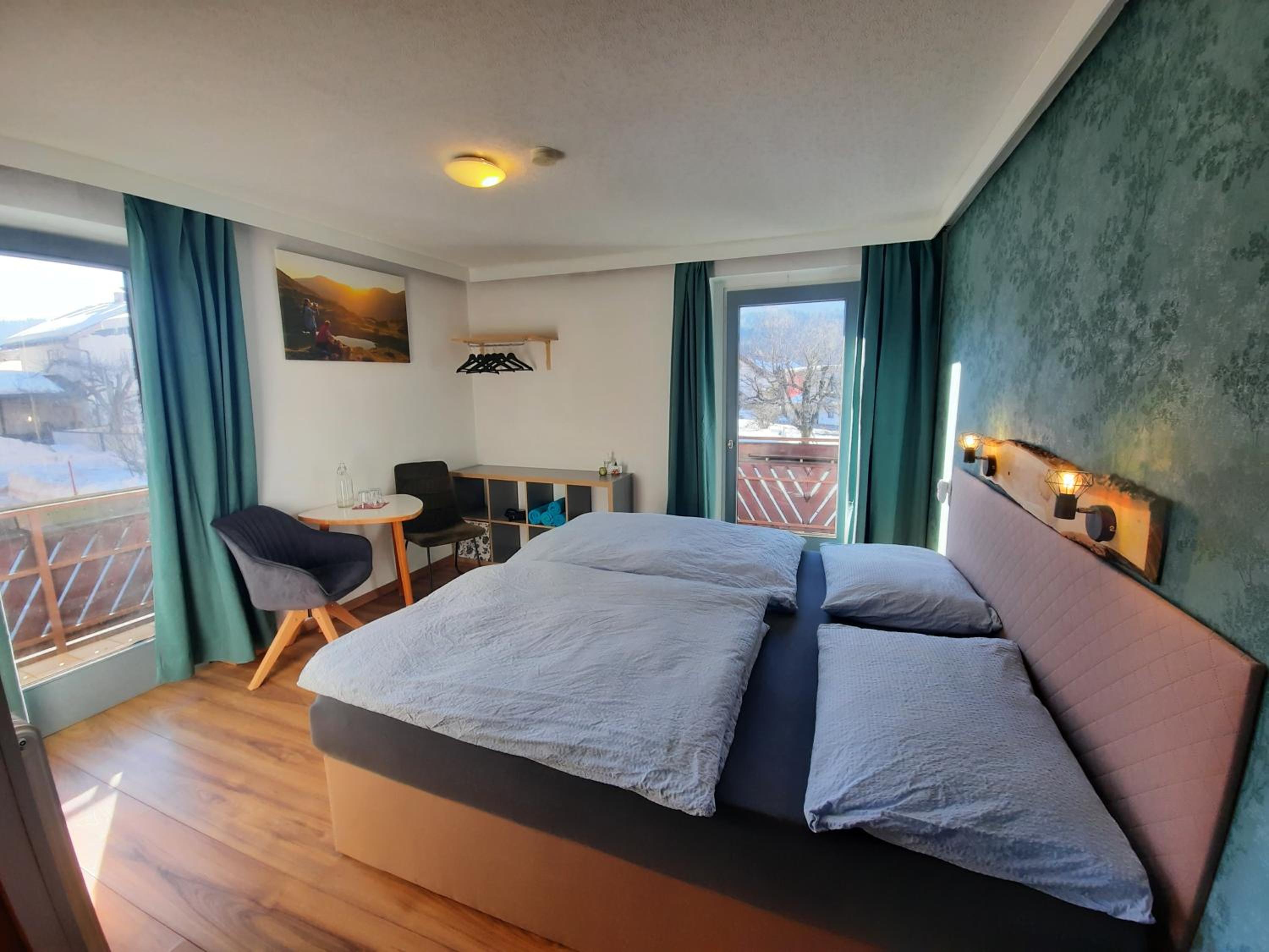 Large Double Room with 2 Balconies