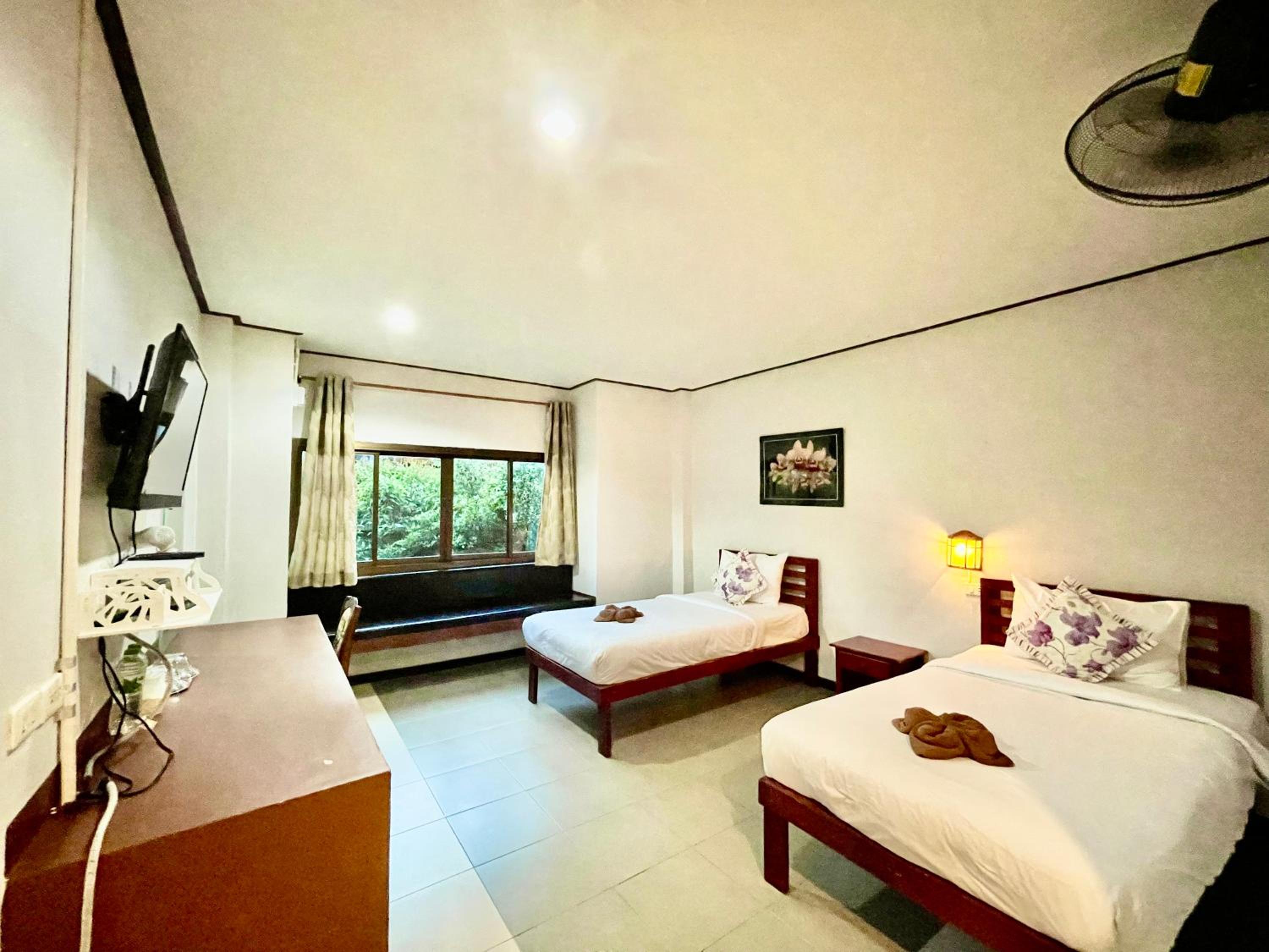 Deluxe Twin Room photo 3