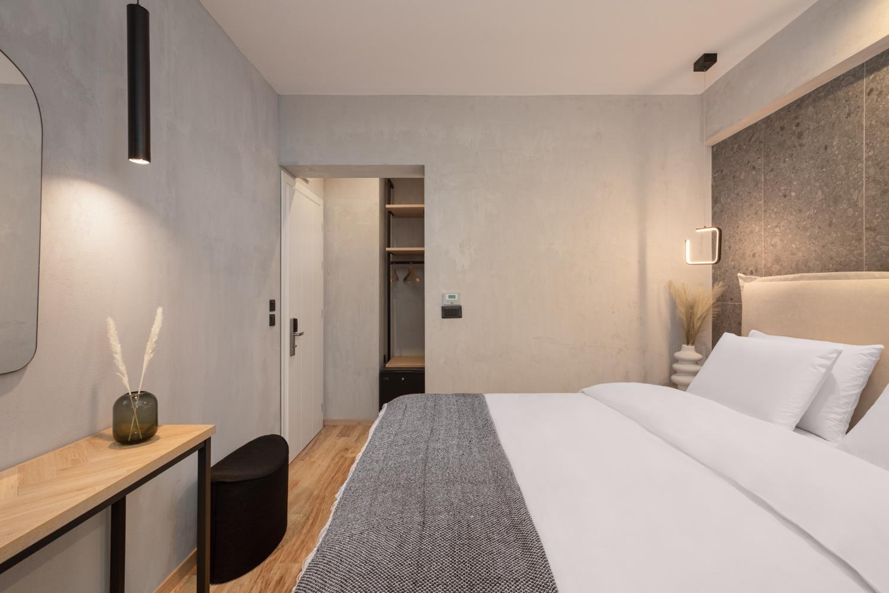 Standard Double Room - Photo 6