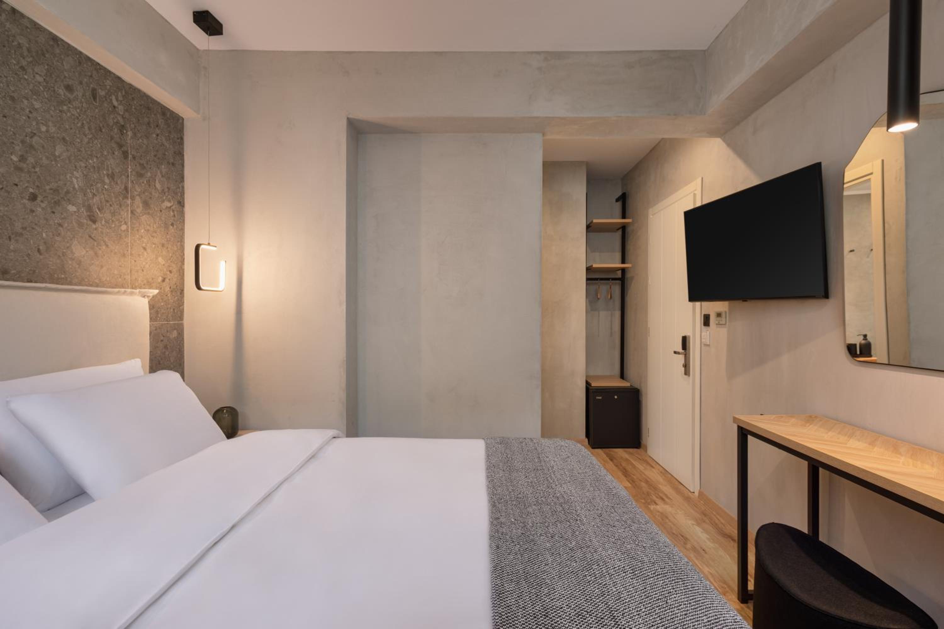 Standard Double Room - Photo 2