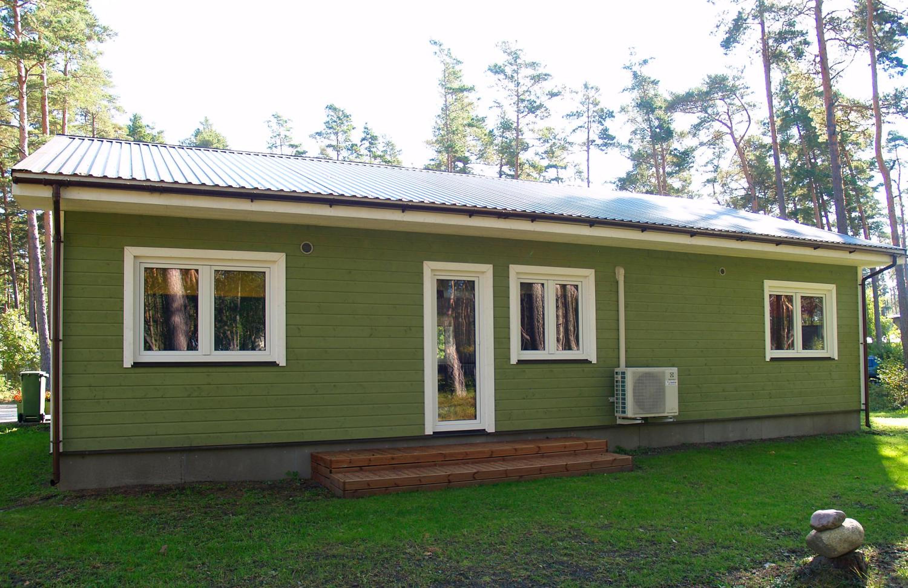 Three-Bedroom House - Photo 4