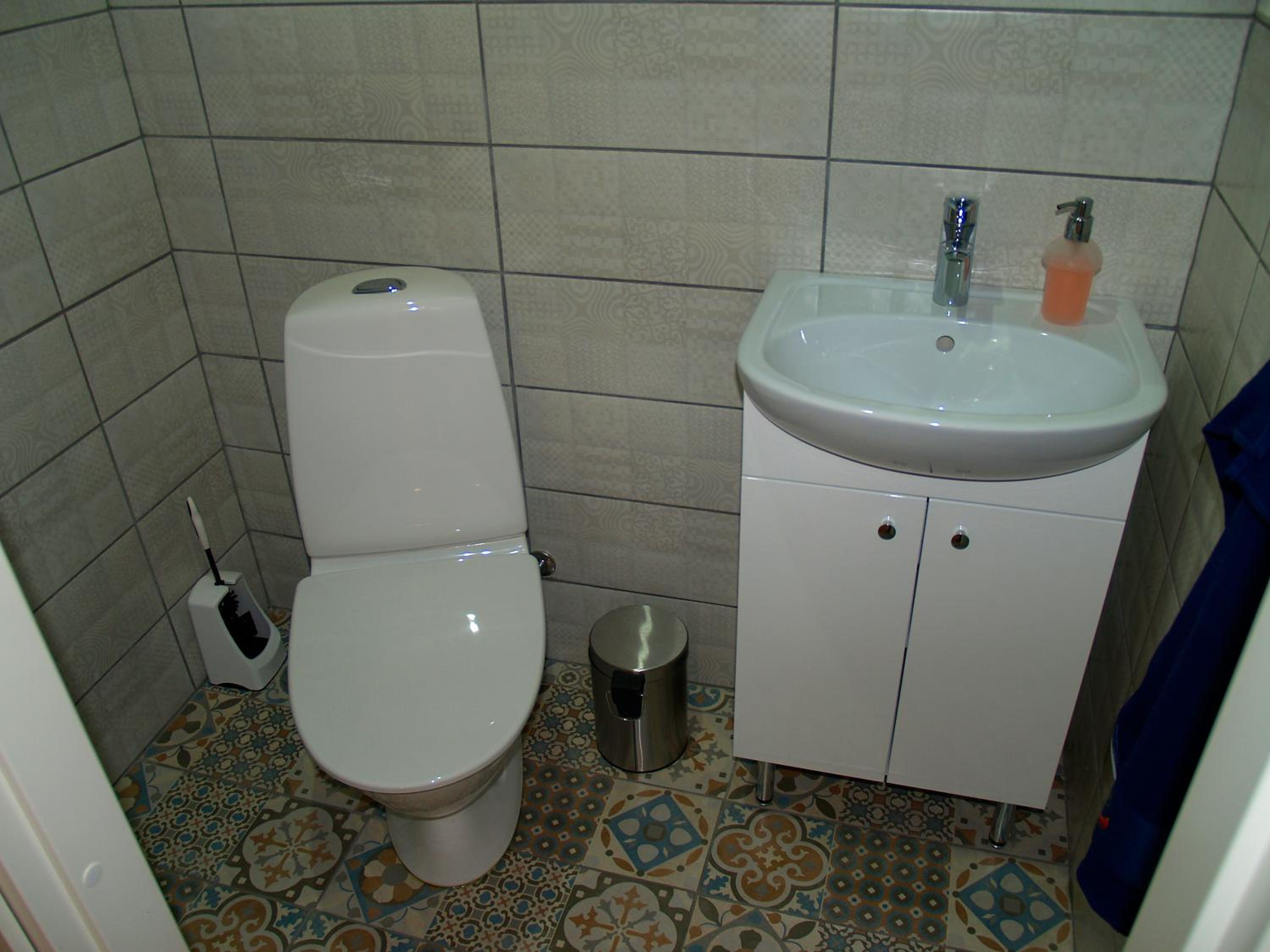 Three-Bedroom House - Photo 10