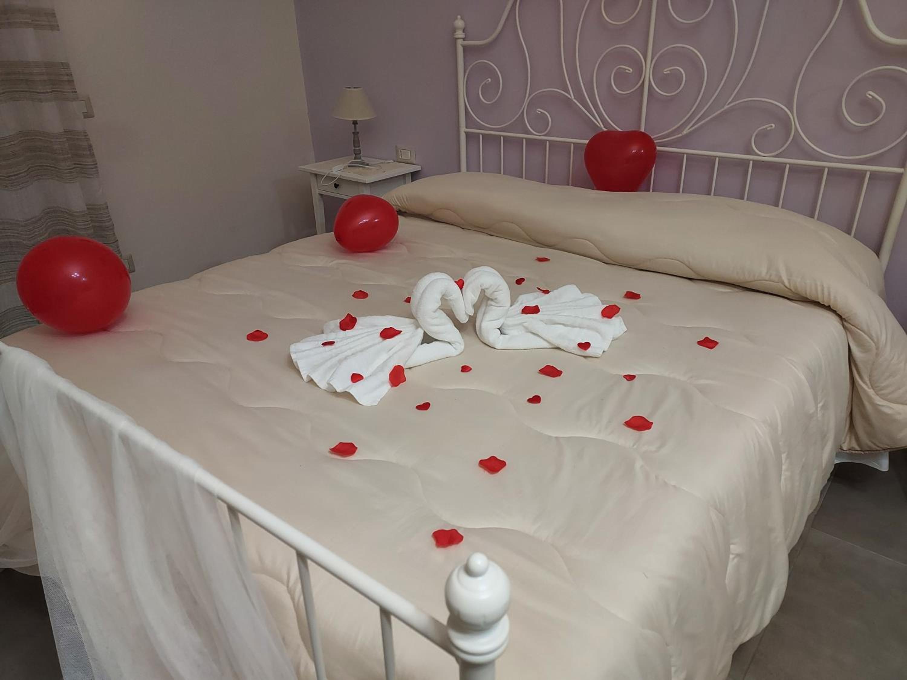Quadruple Room with Private Bathroom - Photo 17