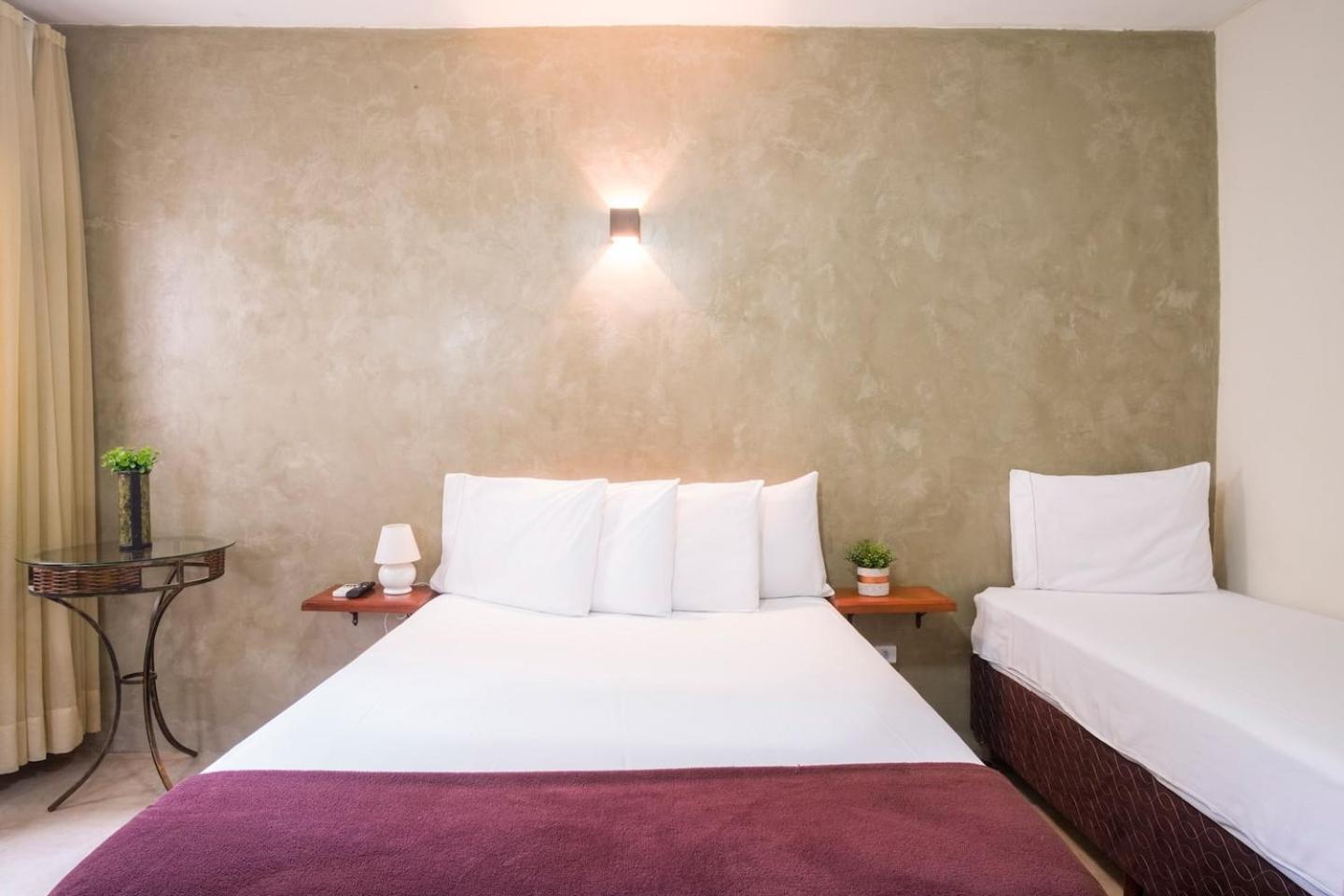 Suite - Photo 1
