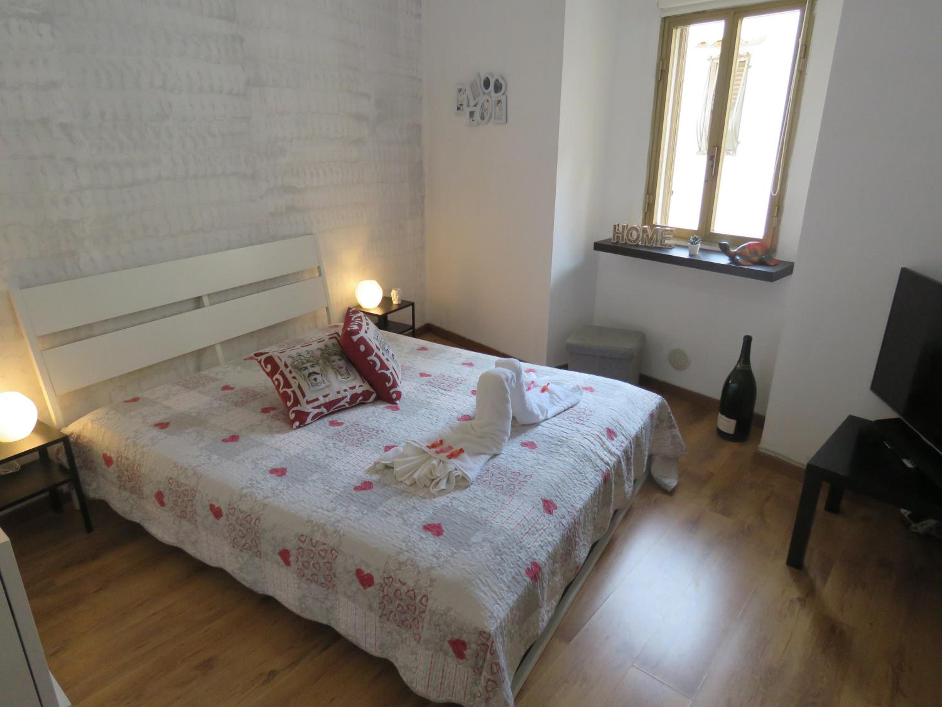One-Bedroom House - Photo 24