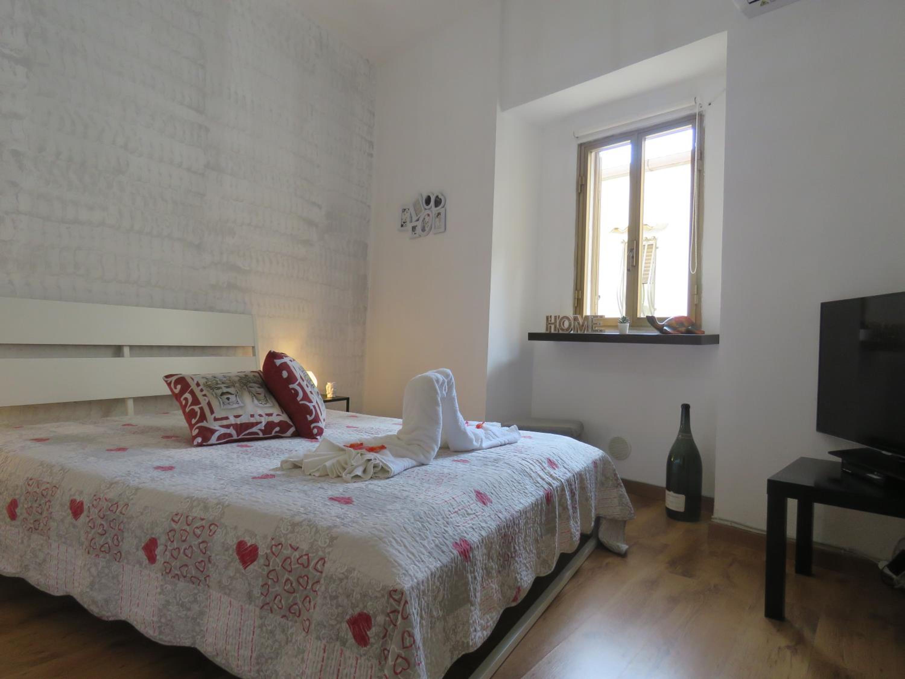 One-Bedroom House - Photo 22
