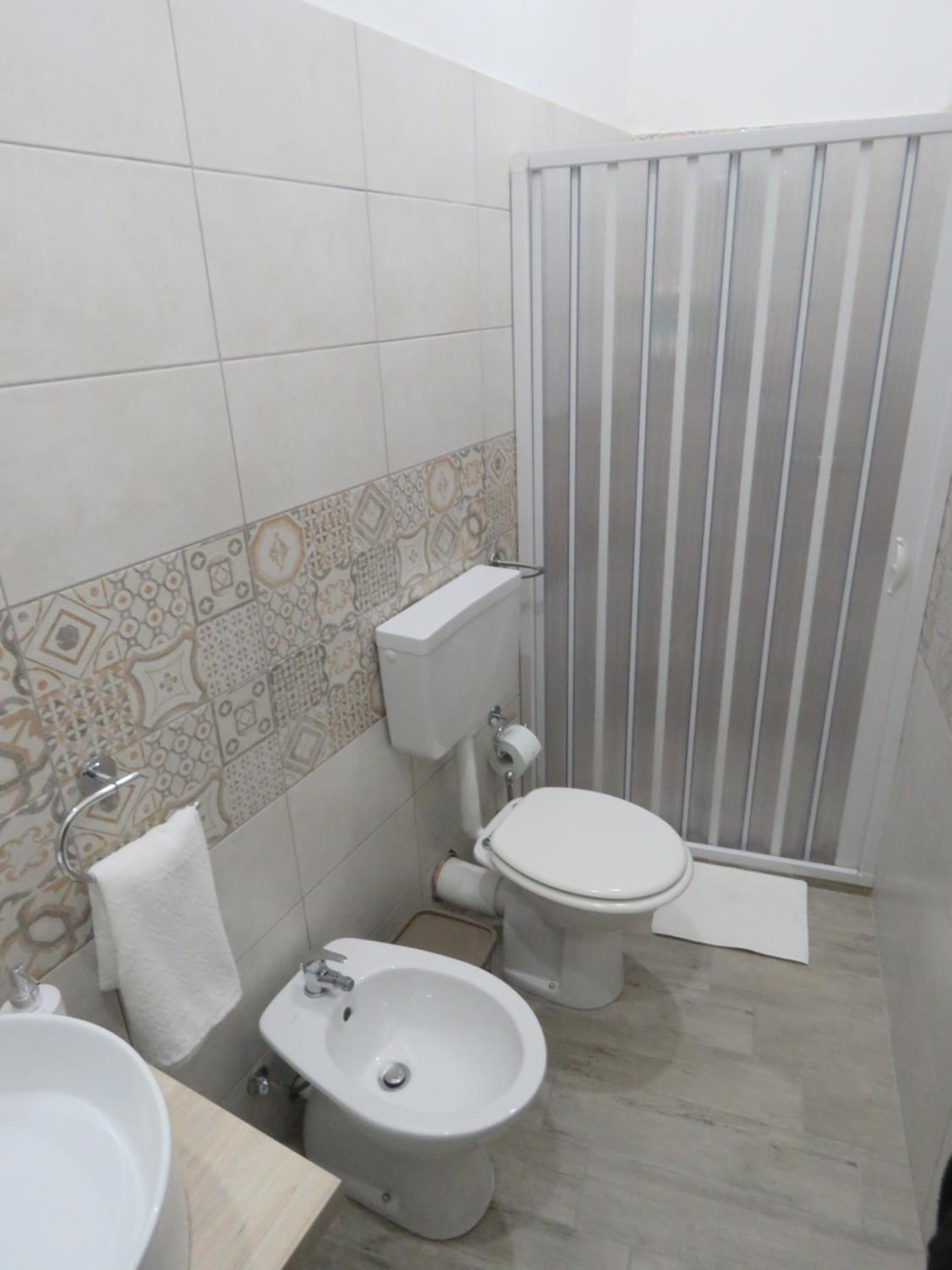 One-Bedroom House - Photo 16