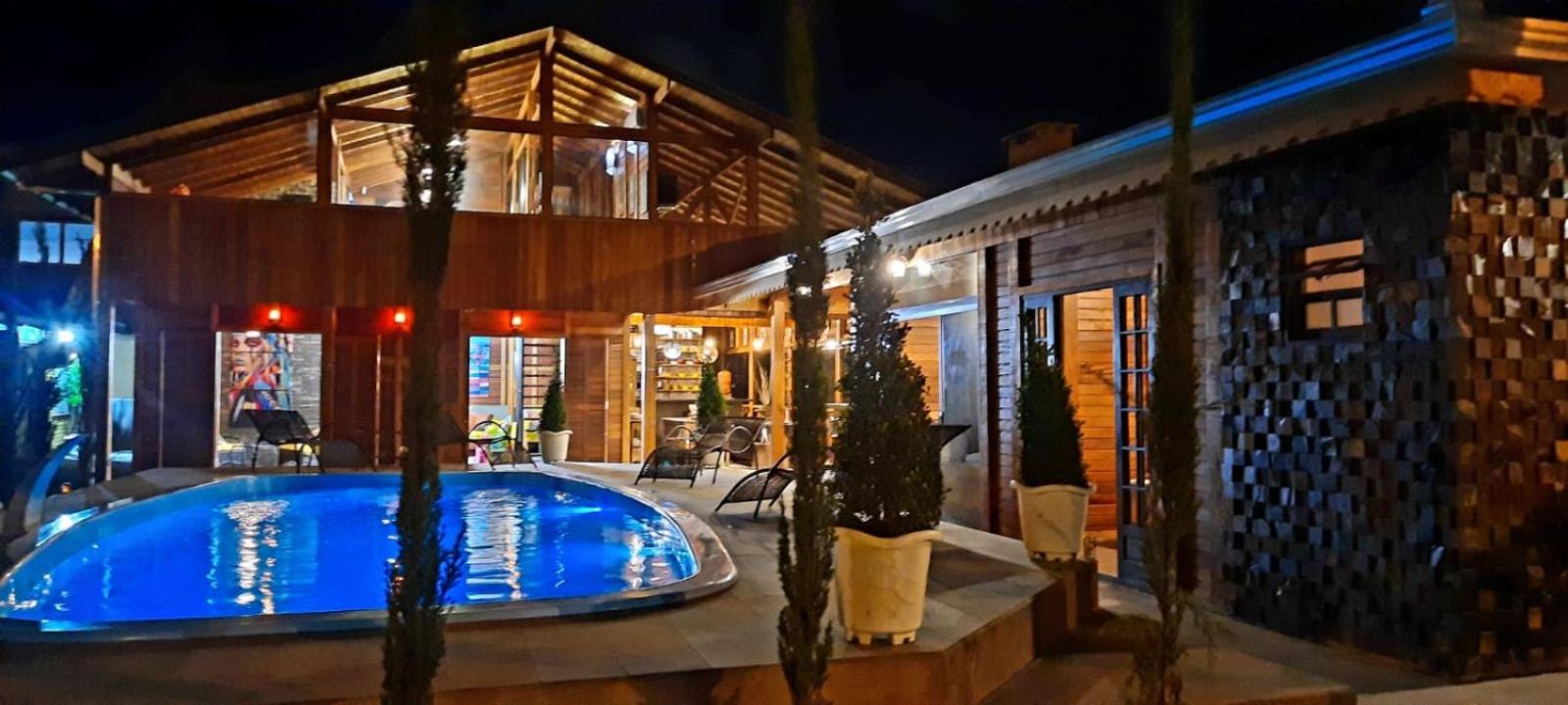 Five-Bedroom House photo 3