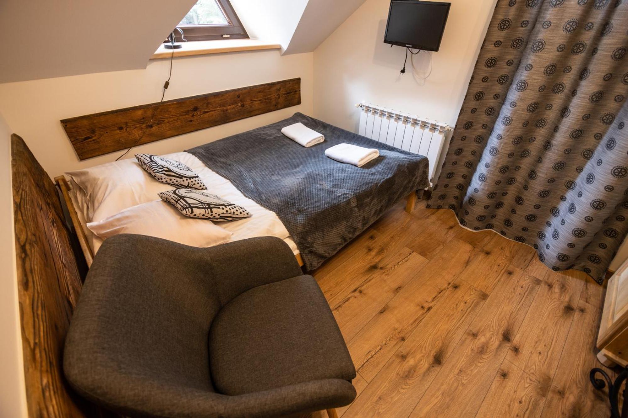 Small Double Room photo 1
