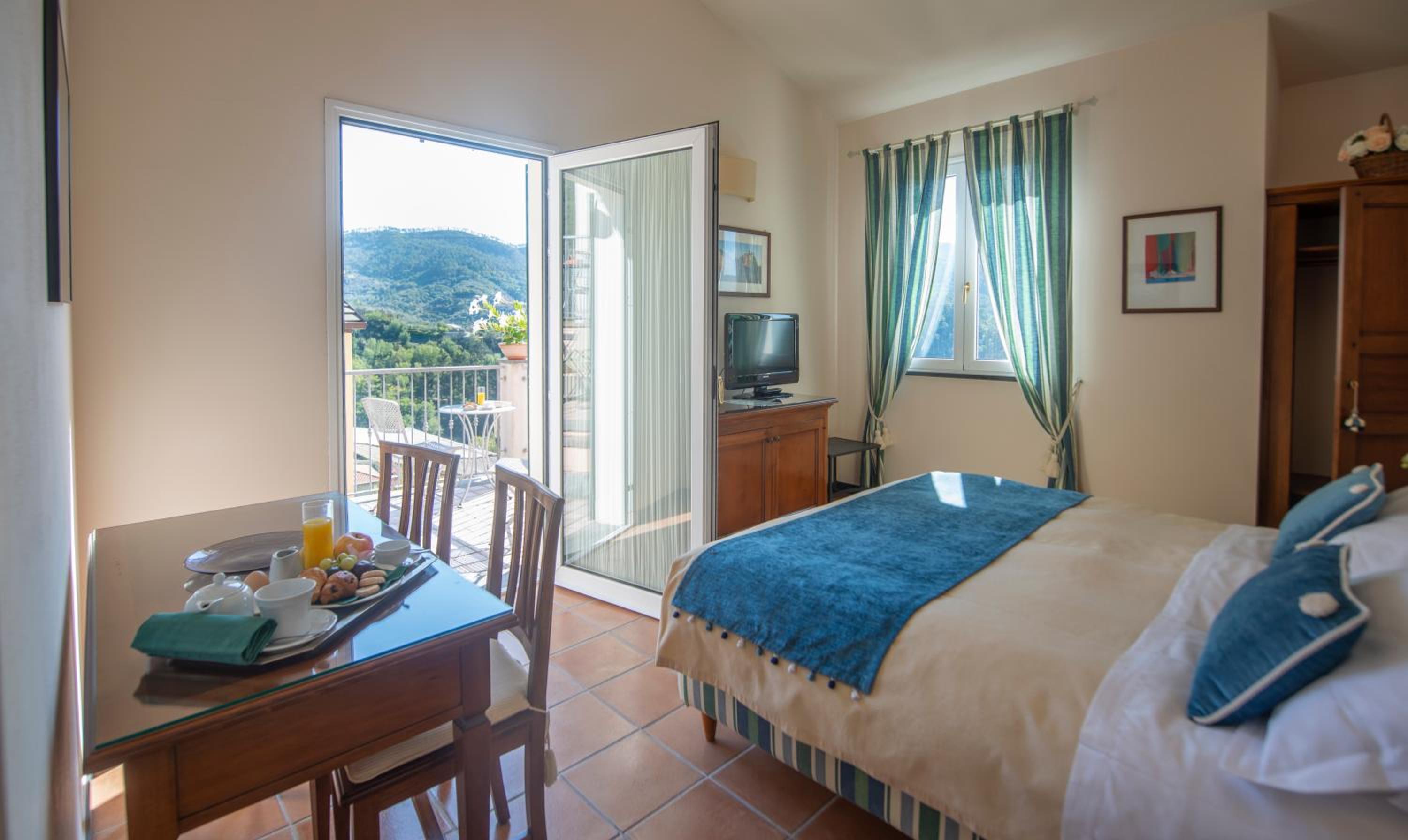 Double Room with Balcony and Sea View photo 2