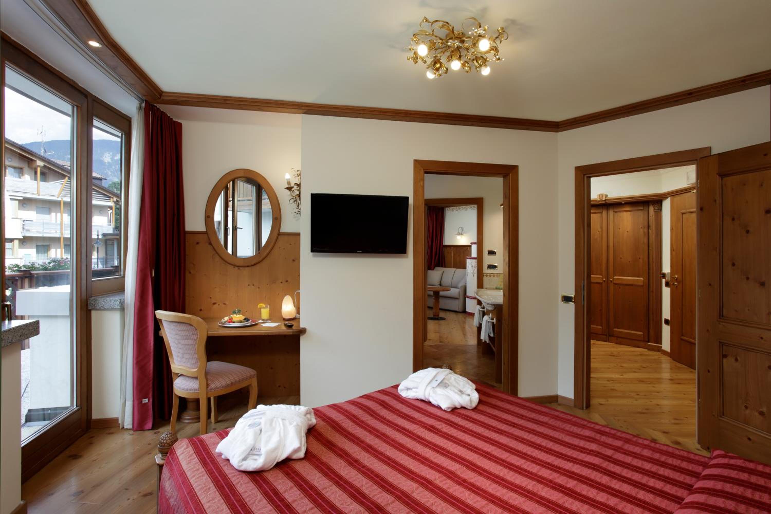 Suite with Balcony photo 1