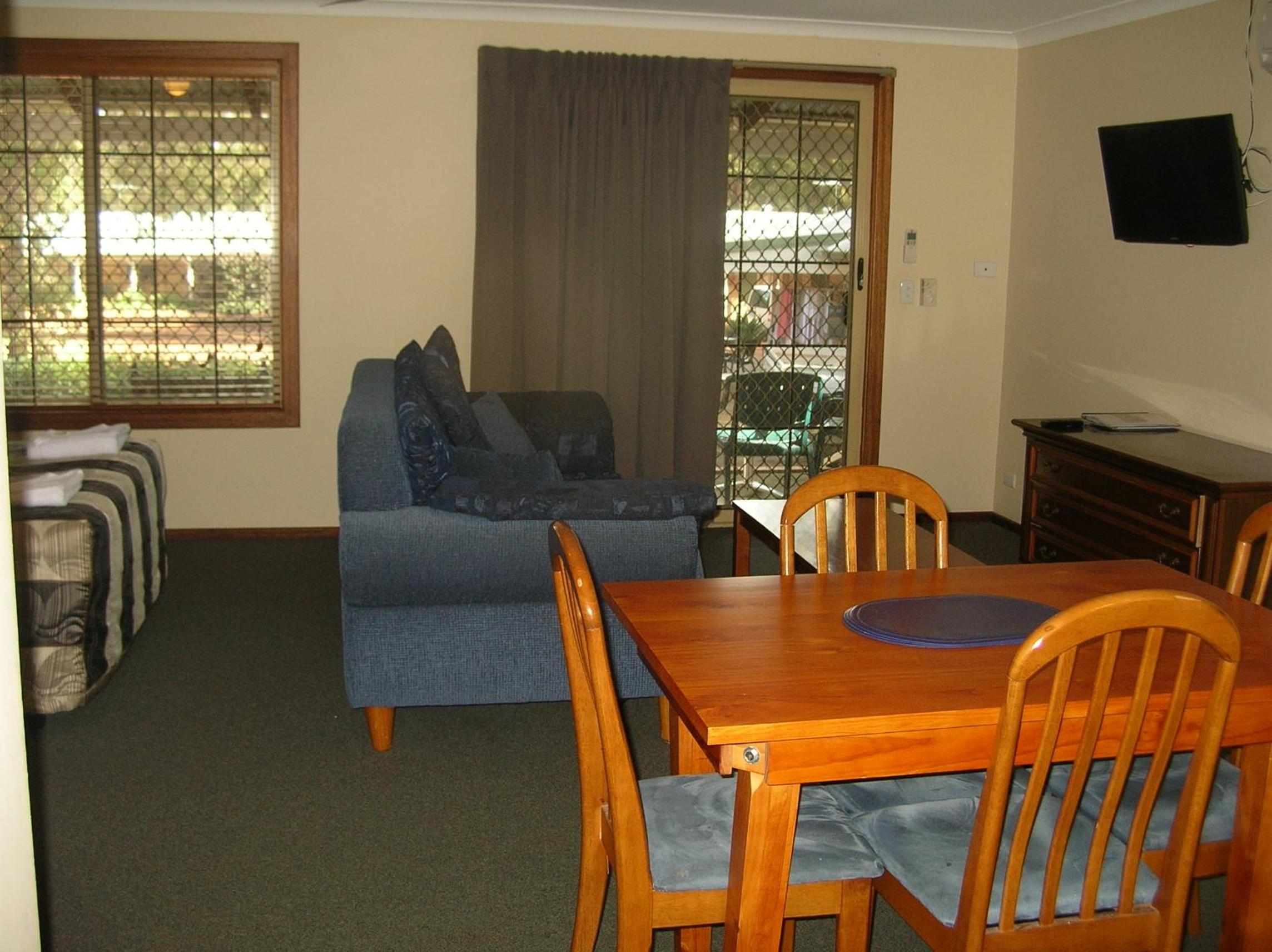 Premier Suite Single Fully Self Contained - Pet Friendly - Photo 6
