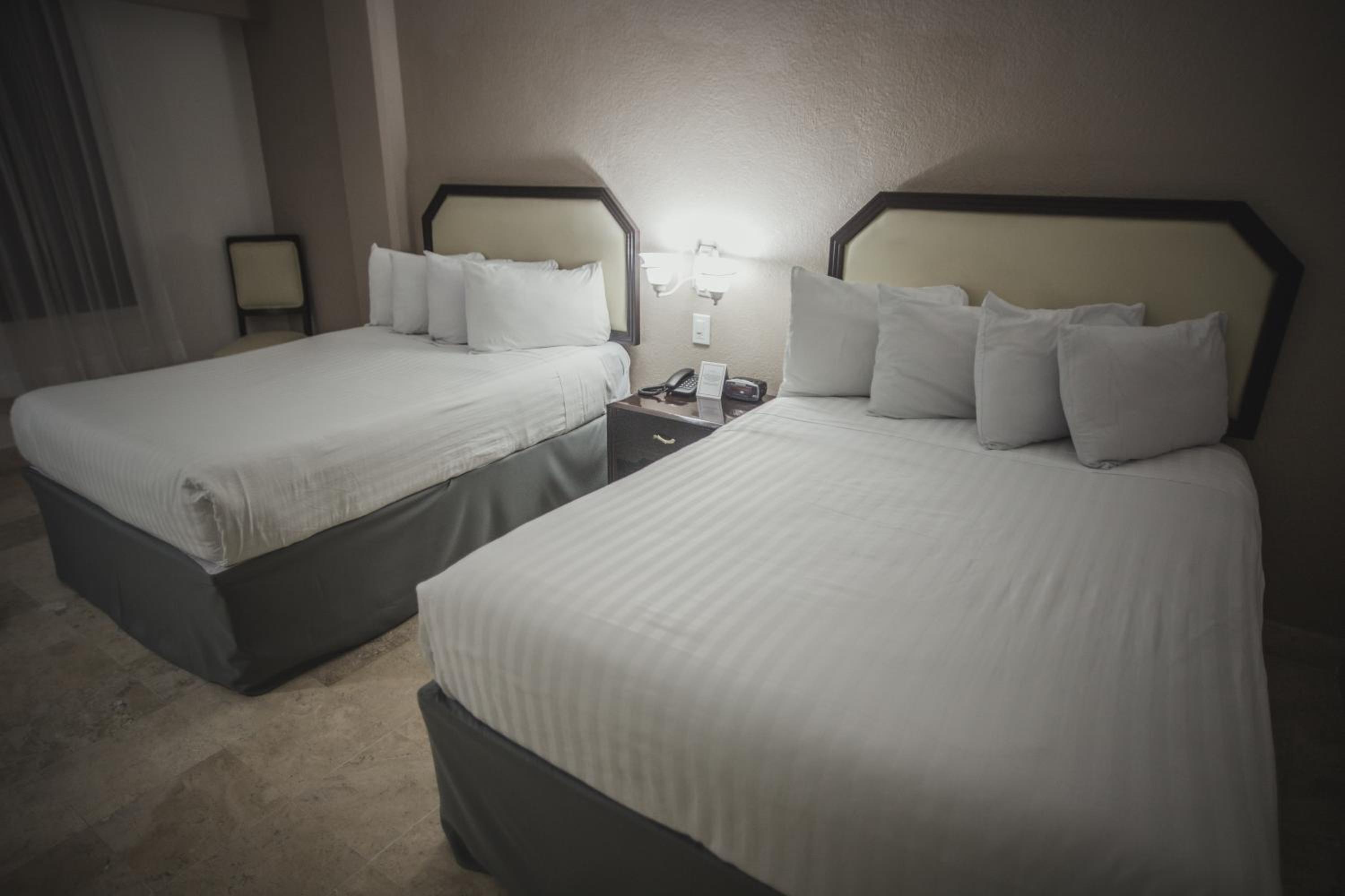 Double Room With Two Double Beds - Non-Smoking photo 2