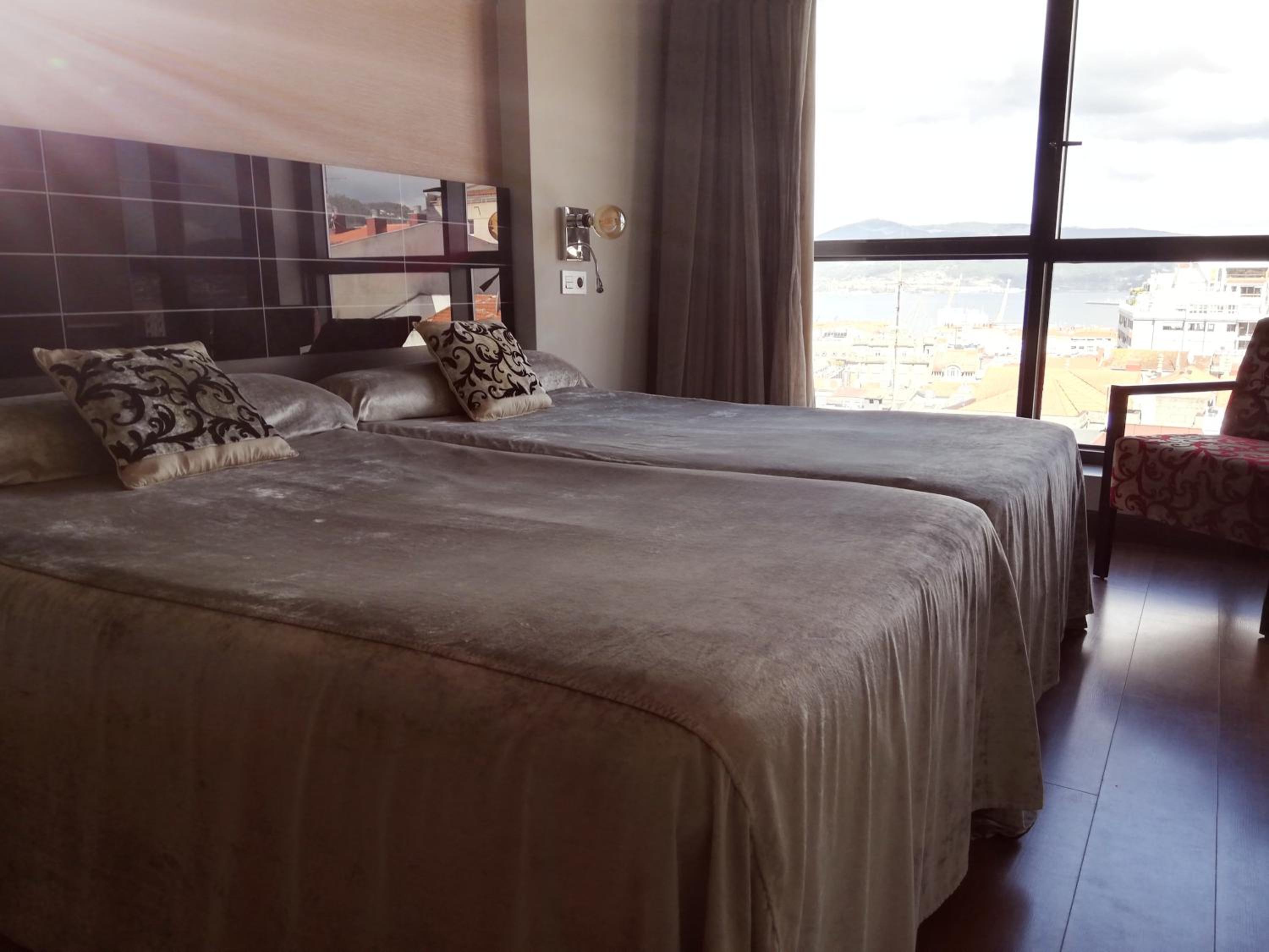 Double or Twin Room with Sea View - Photo 4