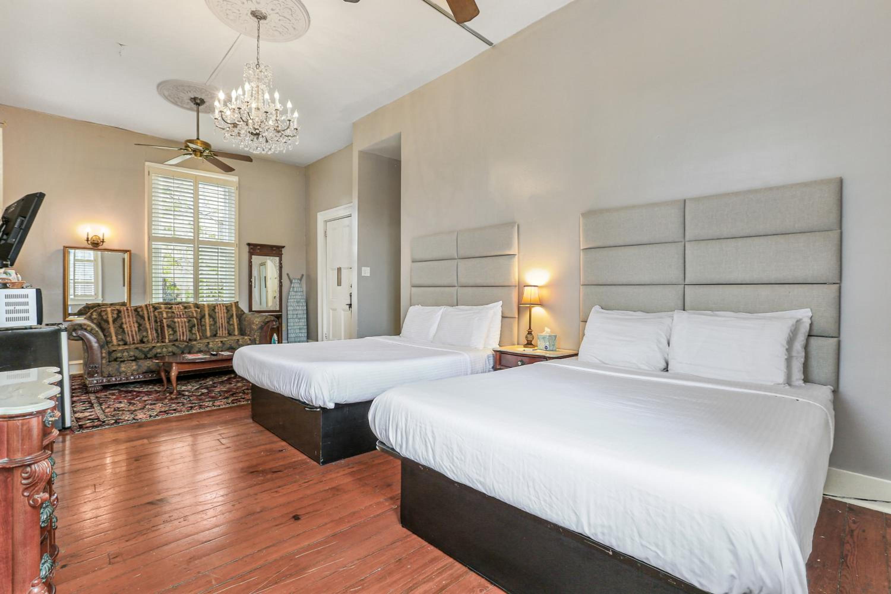 Suite with Balcony - Photo 1