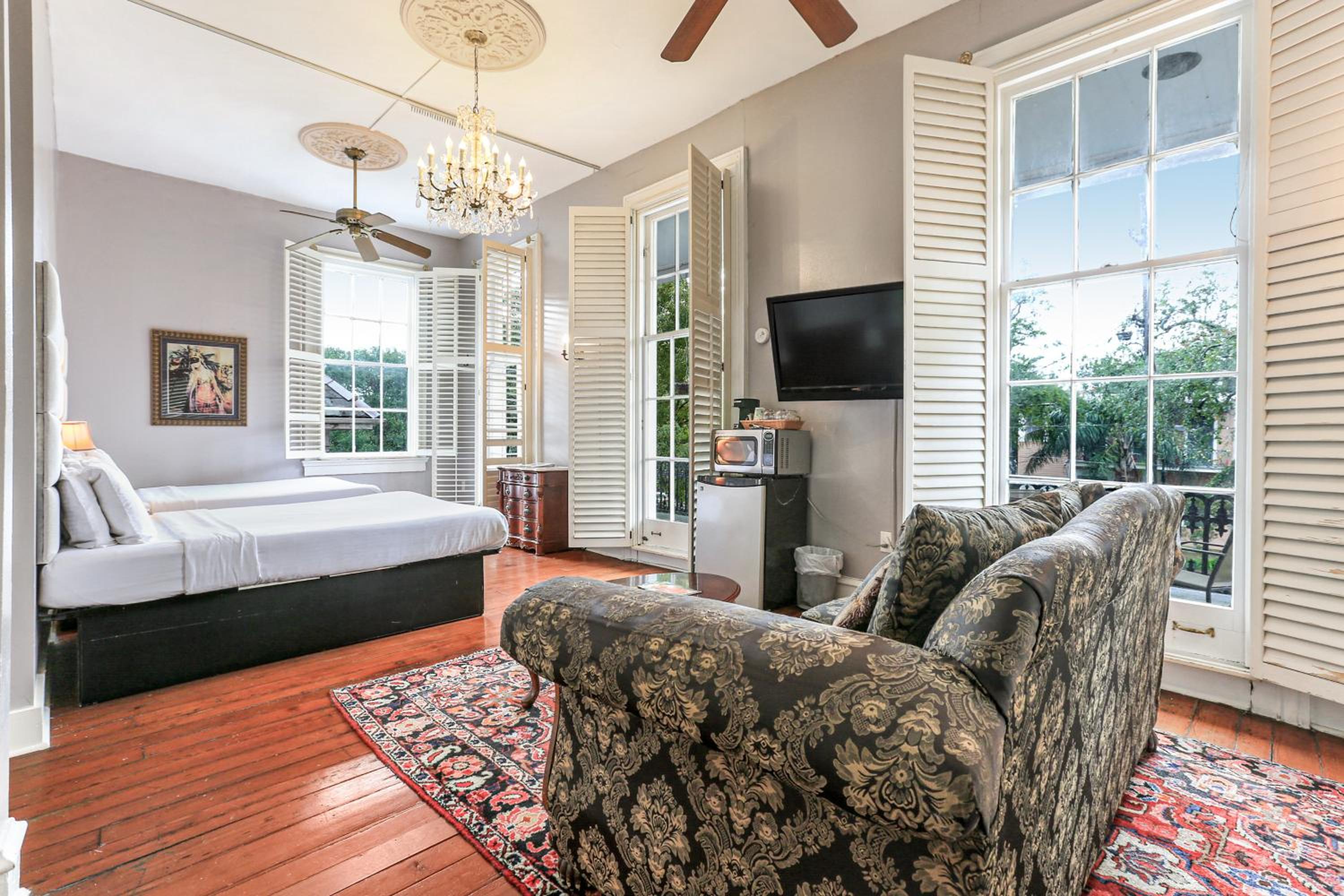 Suite with Balcony - Photo 2