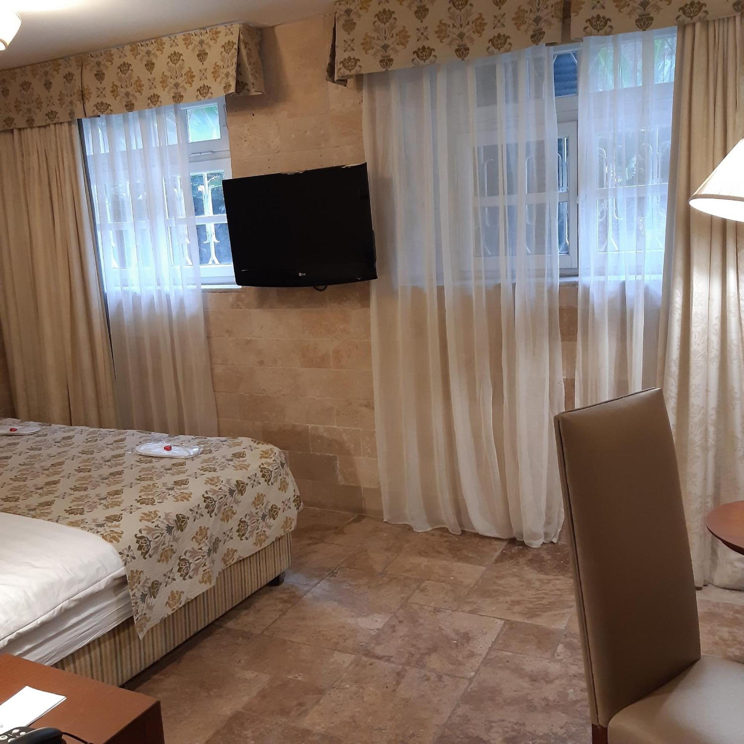 Standard Double or Twin Room - Ground Floor - Photo 7