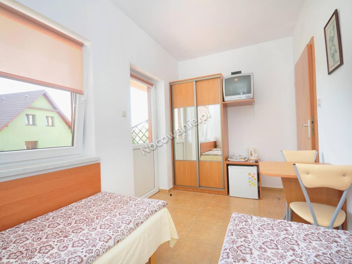 Small Twin Room photo 1