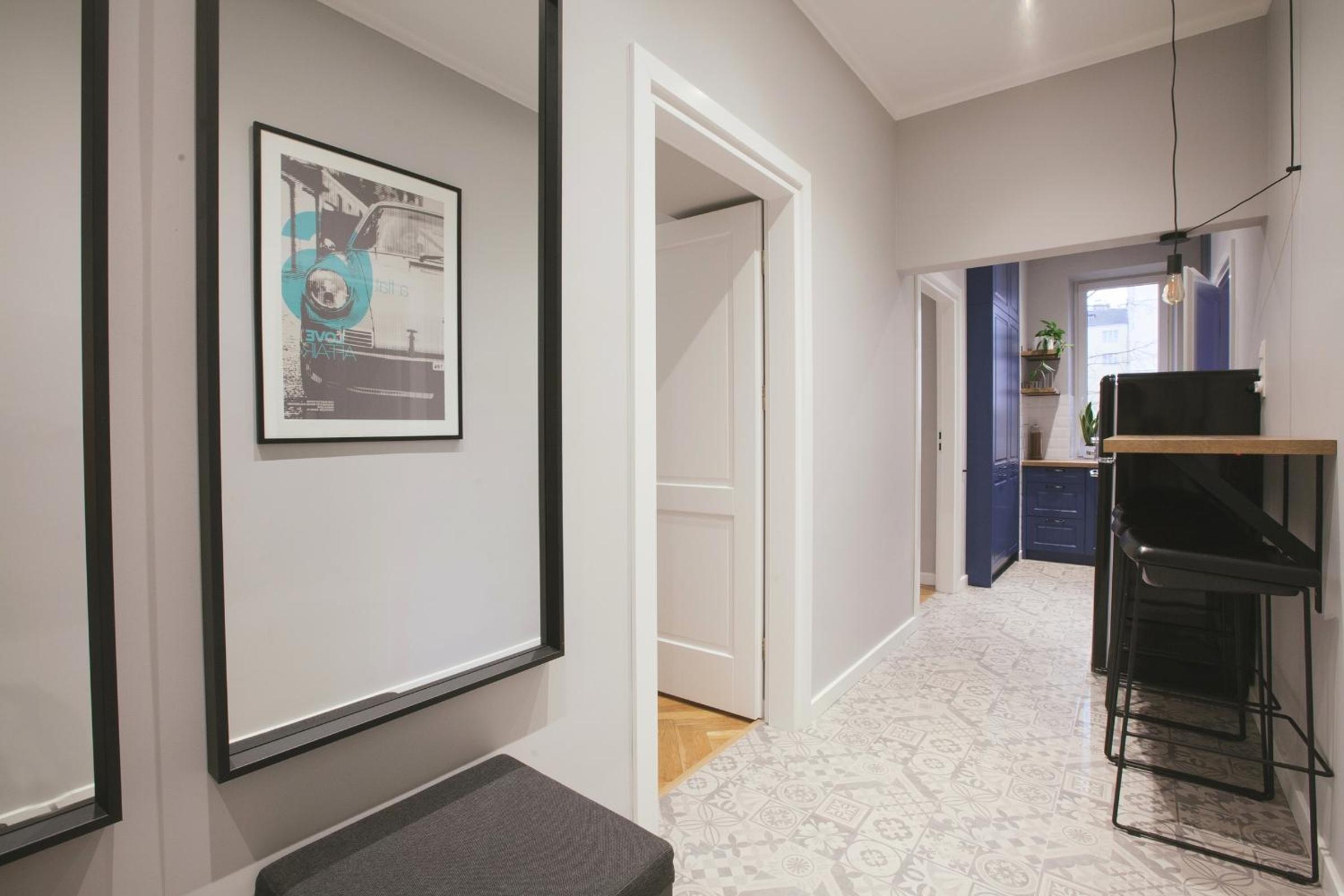 Apartment with Balcony - Photo 8