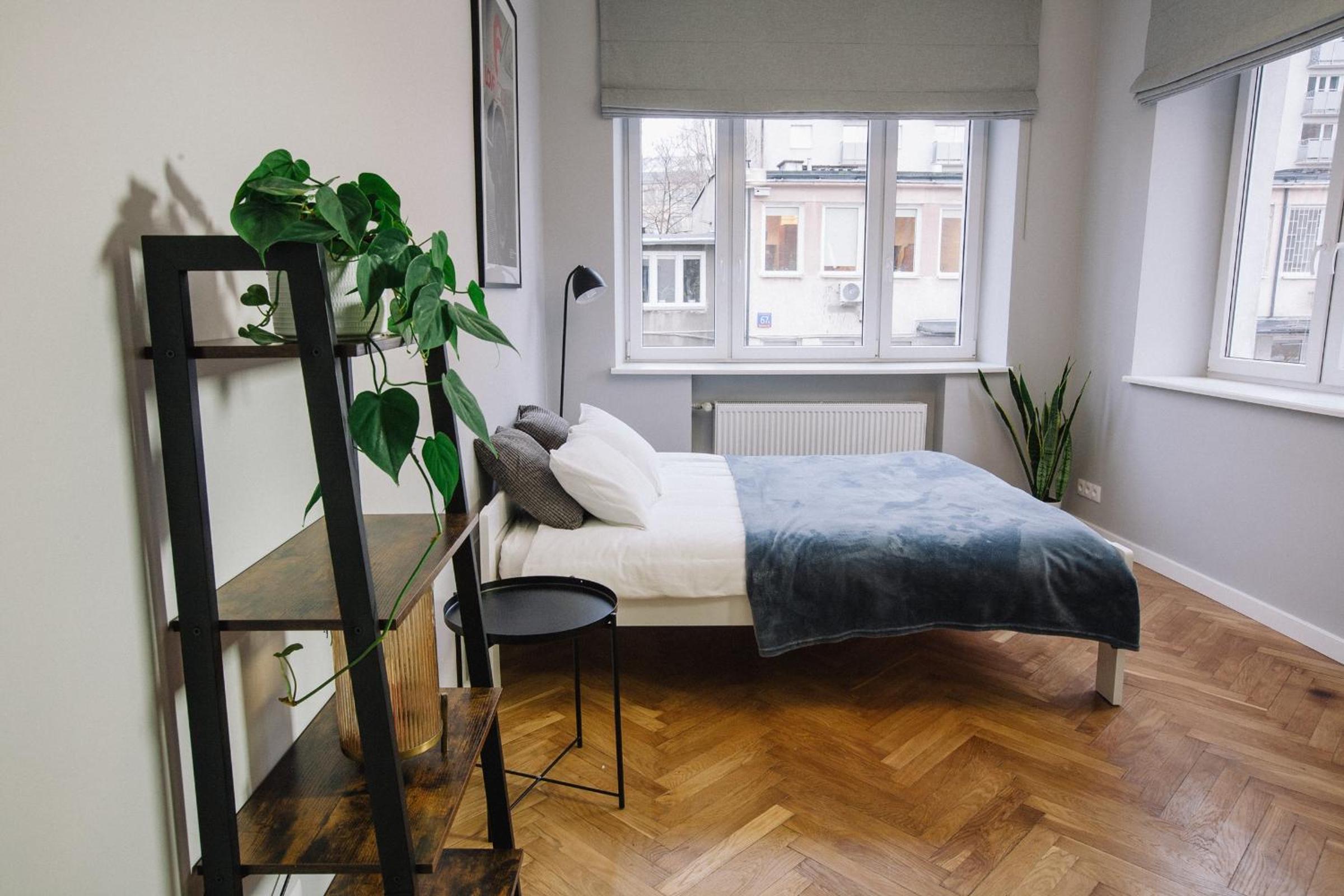 Apartment with Balcony - Photo 9