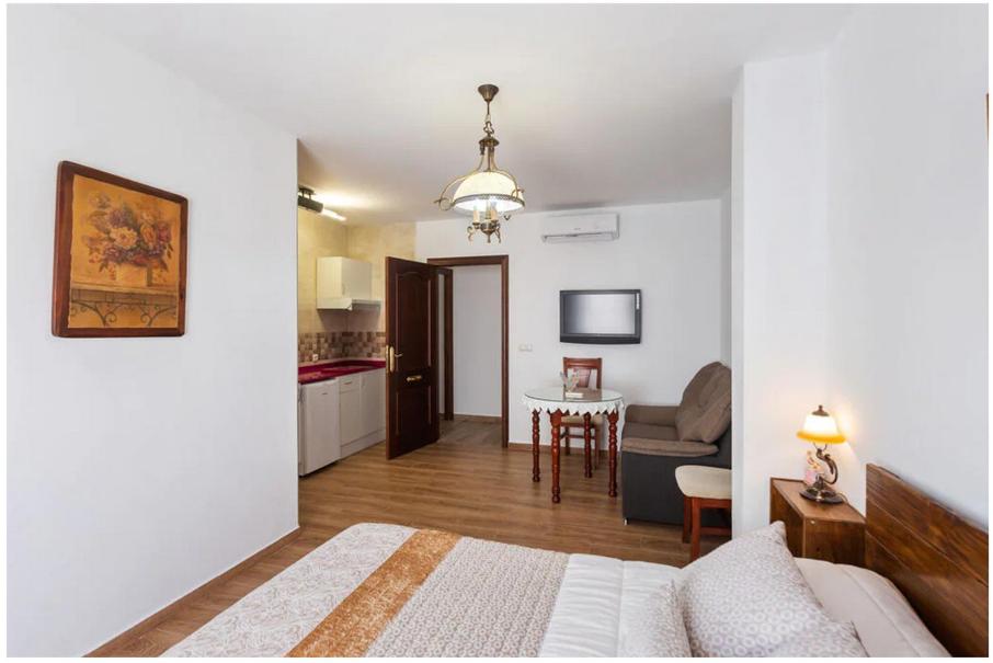 One-Bedroom Apartment - Photo 34