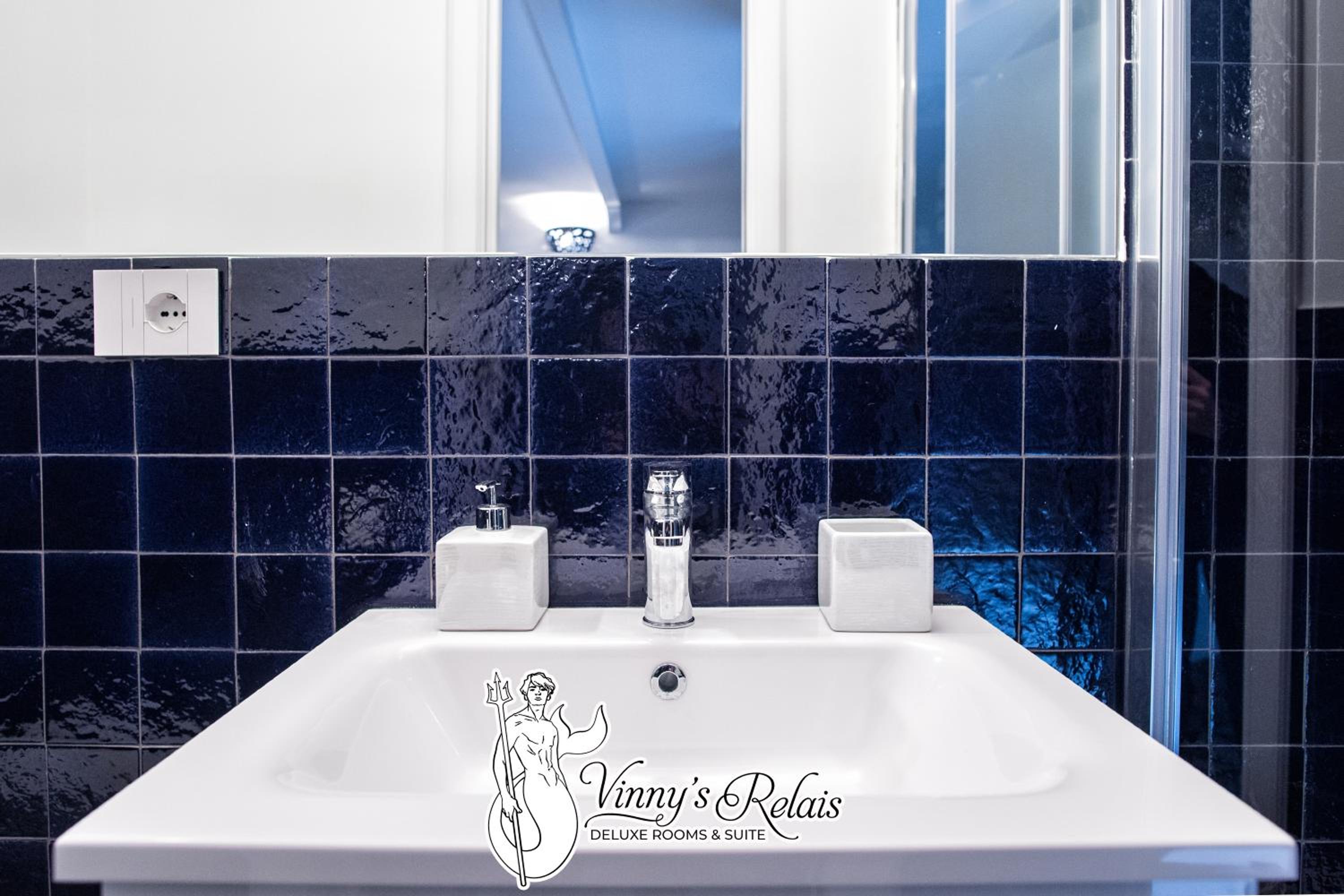 Deluxe King Room photo 3