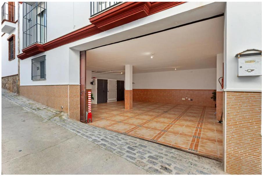 One-Bedroom Apartment - Photo 36