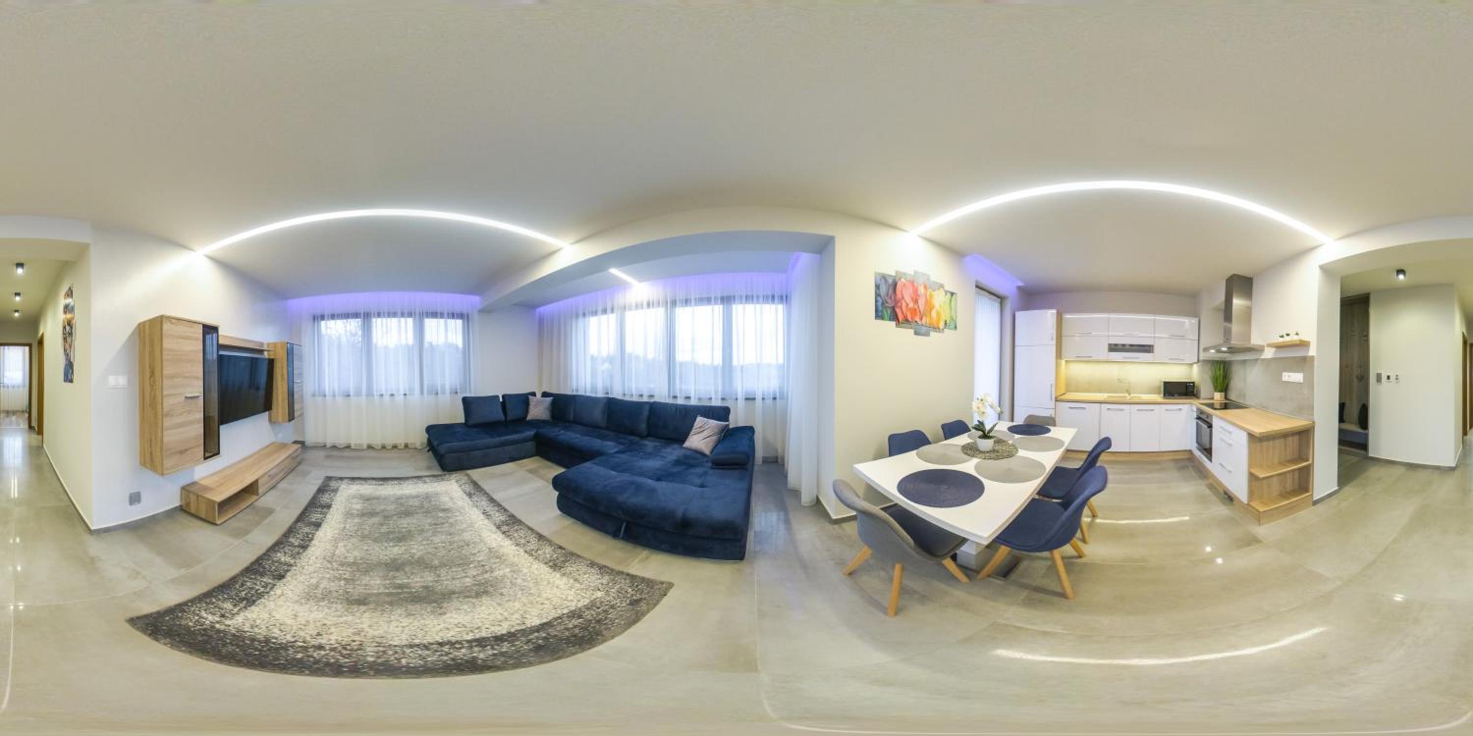 Apartment with Mountain View - Photo 1