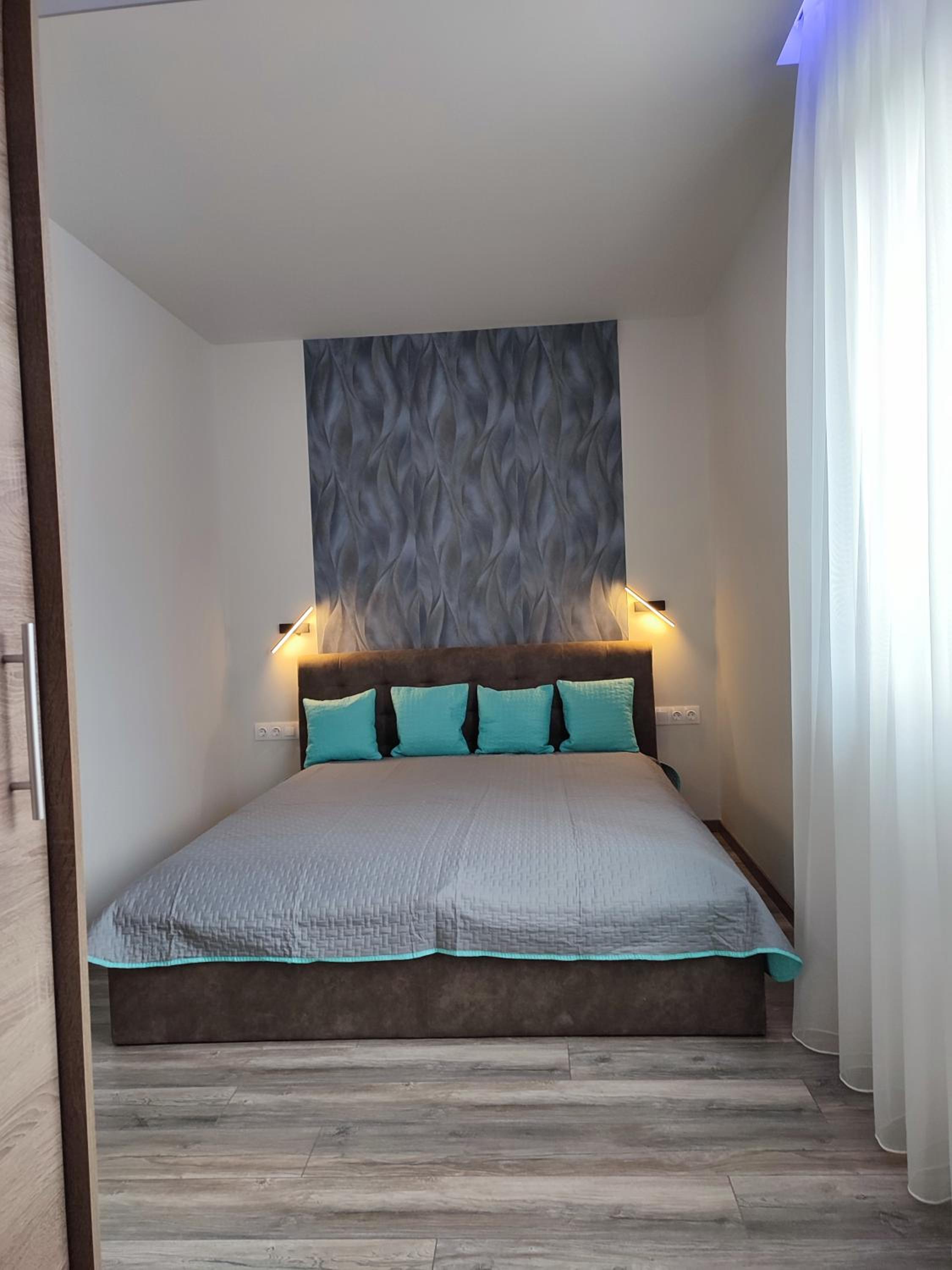 Apartment with Mountain View - Photo 7