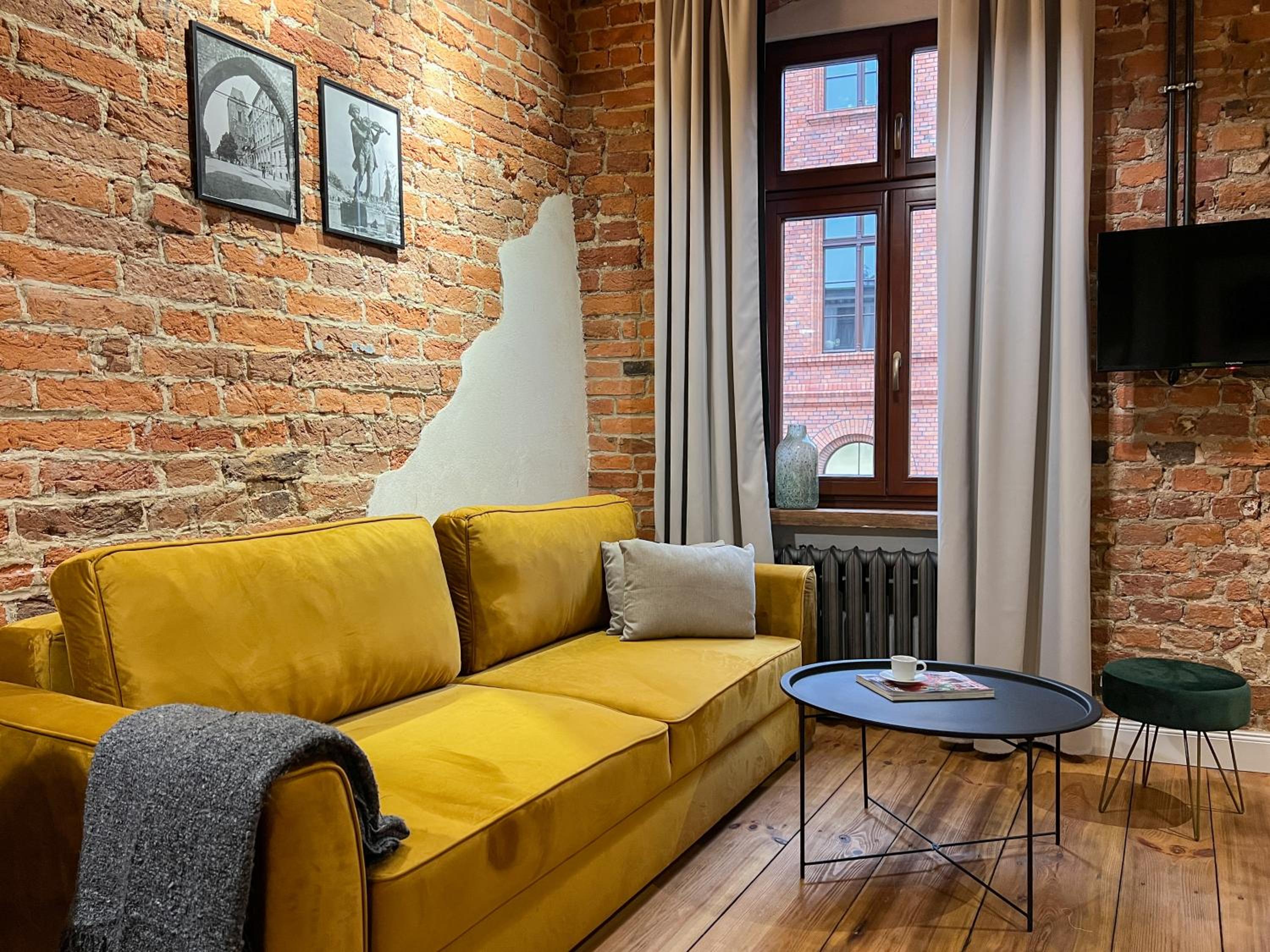 One-Bedroom Apartment - Photo 3