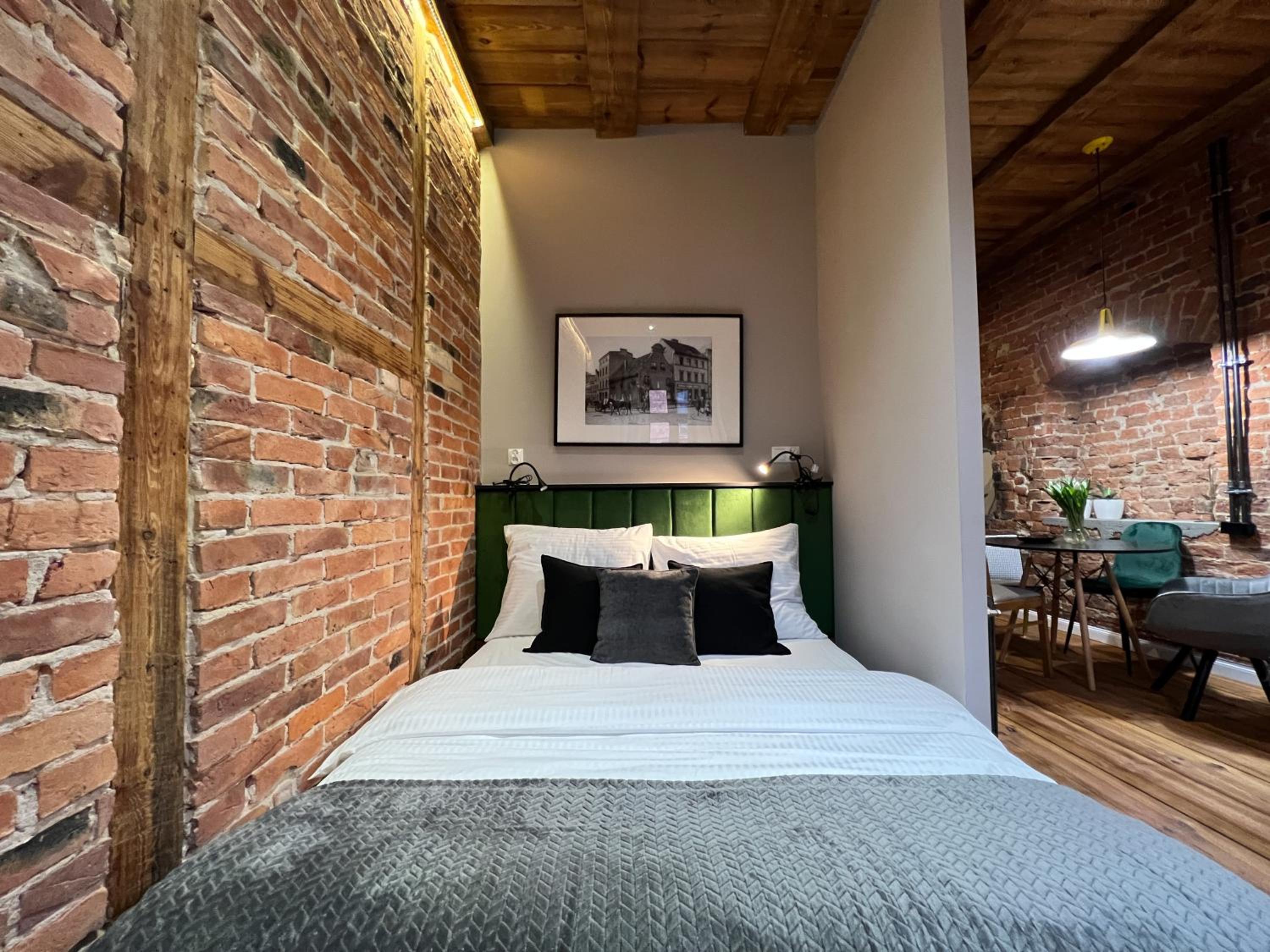 One-Bedroom Apartment - Photo 18