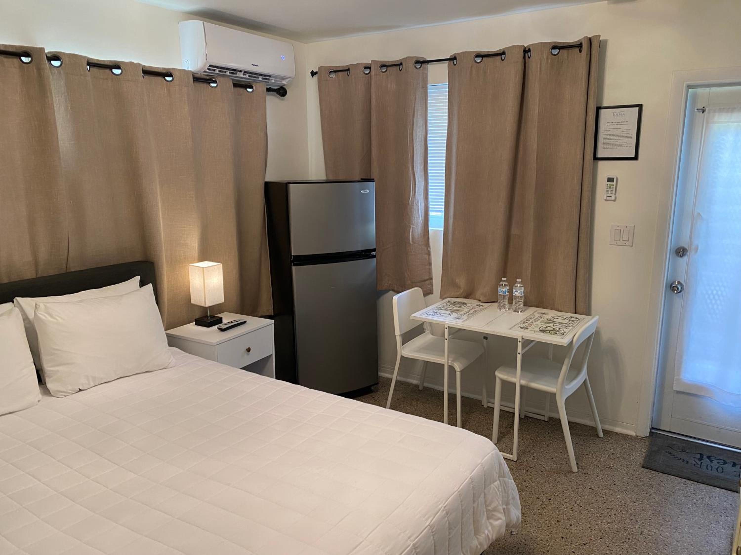 Standard Queen Room photo 2