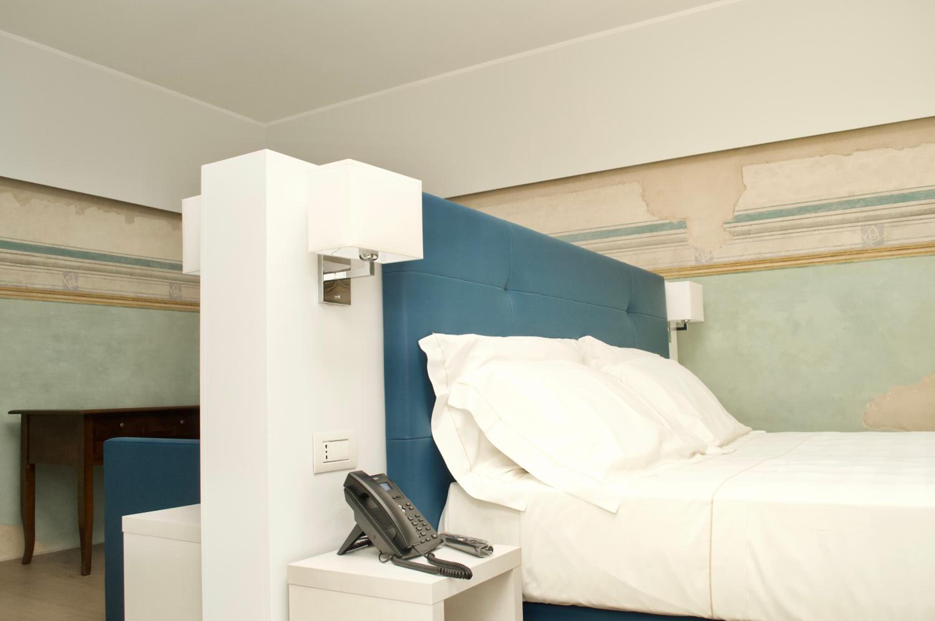 Deluxe Double or Twin Room with City View - Photo 1