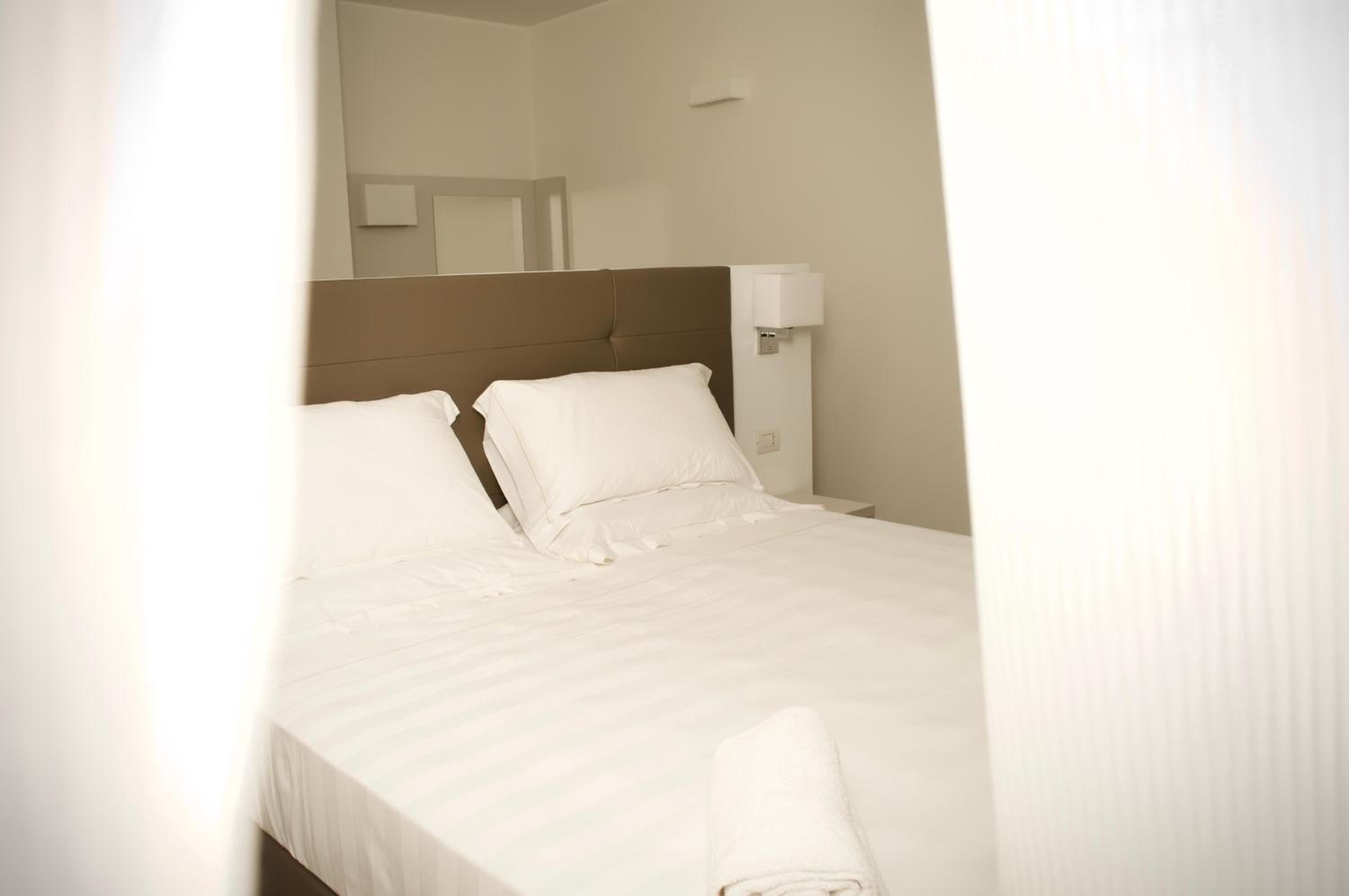 Deluxe Double or Twin Room with Lake View photo 2