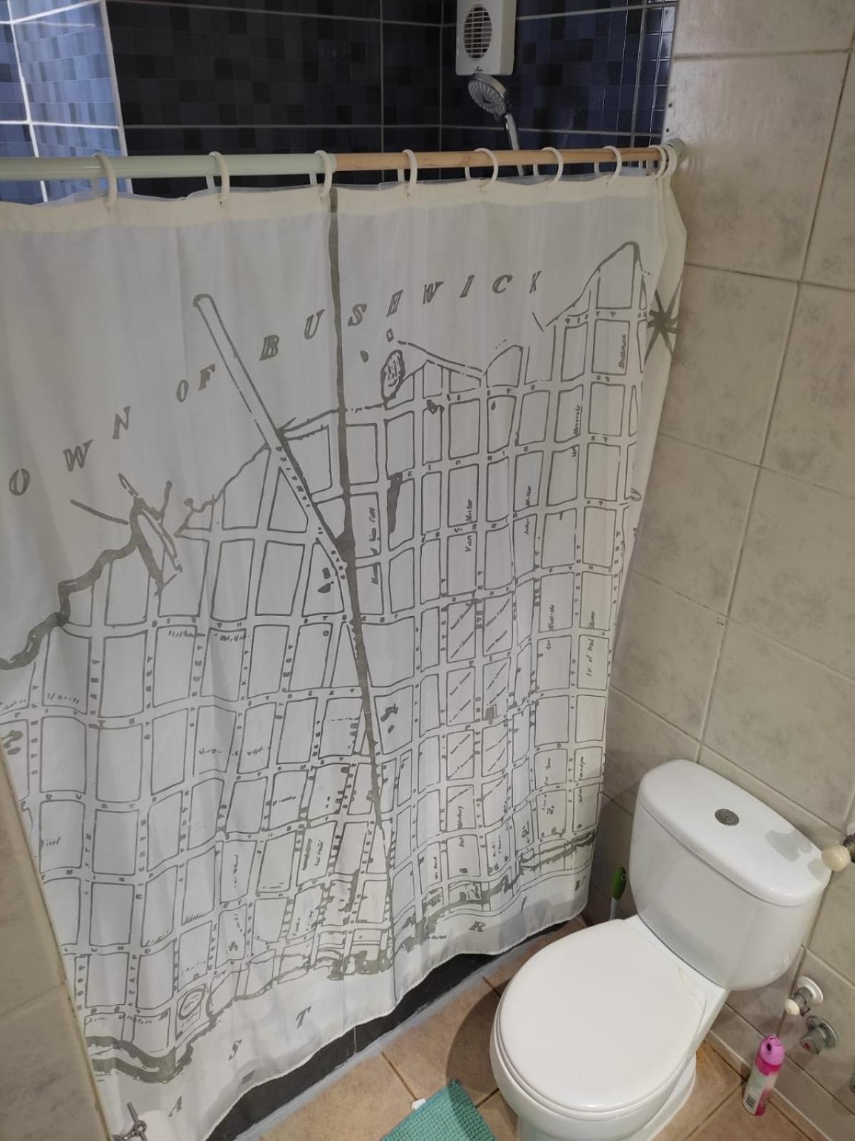 Basic Triple Room with Shared Bathroom photo 3