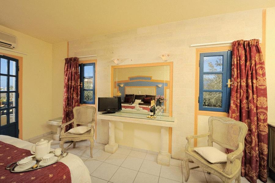 Deluxe Studio with Balcony and Garden View - Photo 3