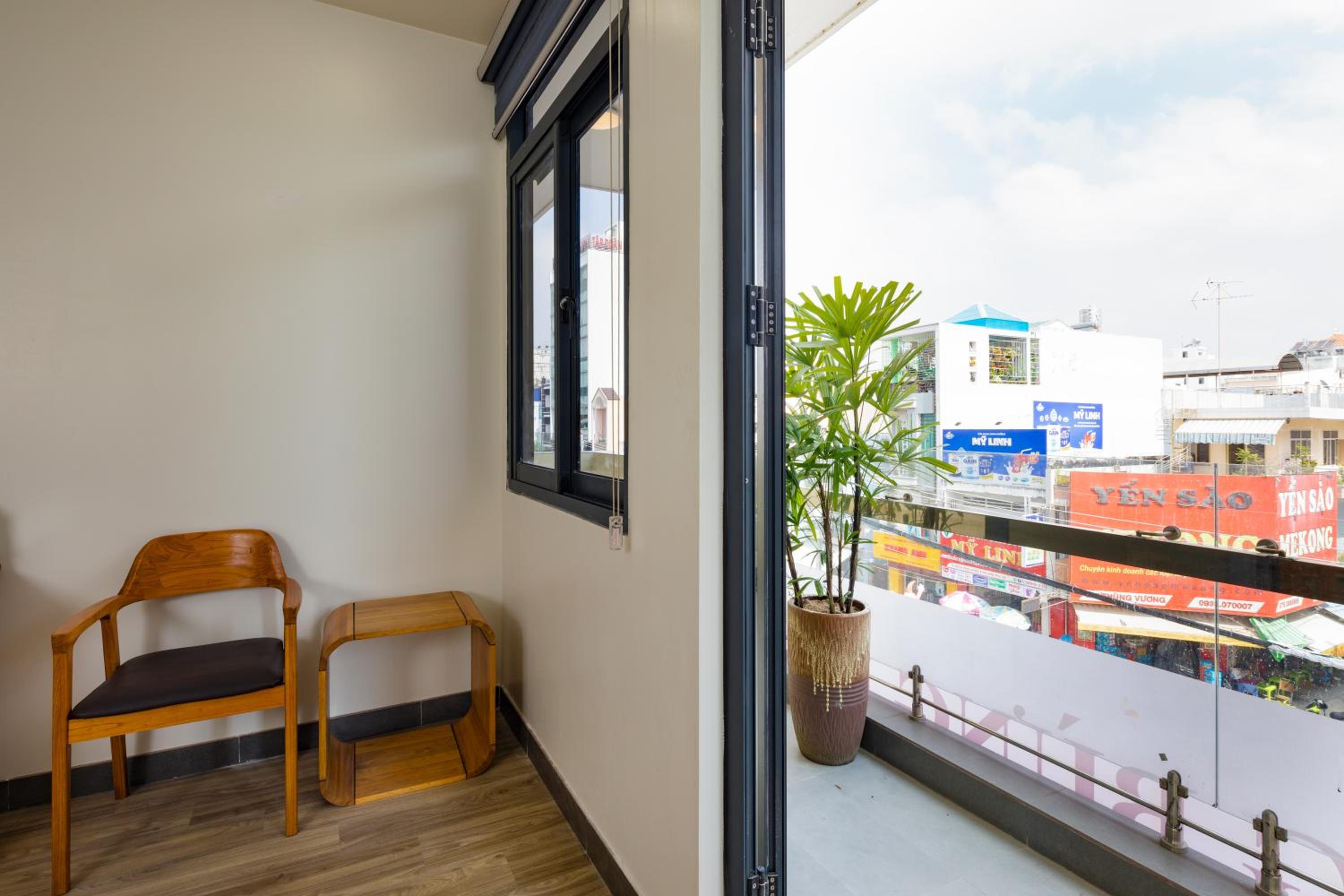 Queen Room with Balcony photo 3