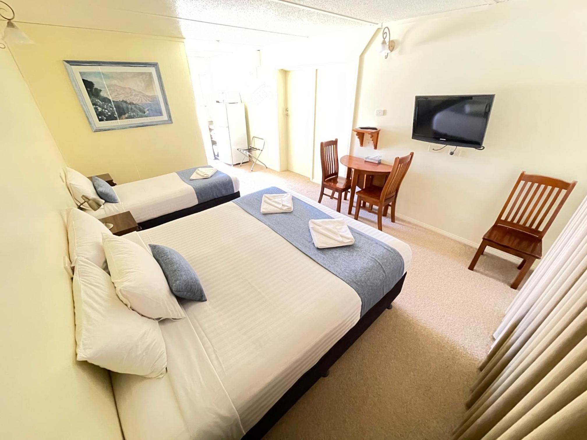 Budget Twin Room - Photo 5