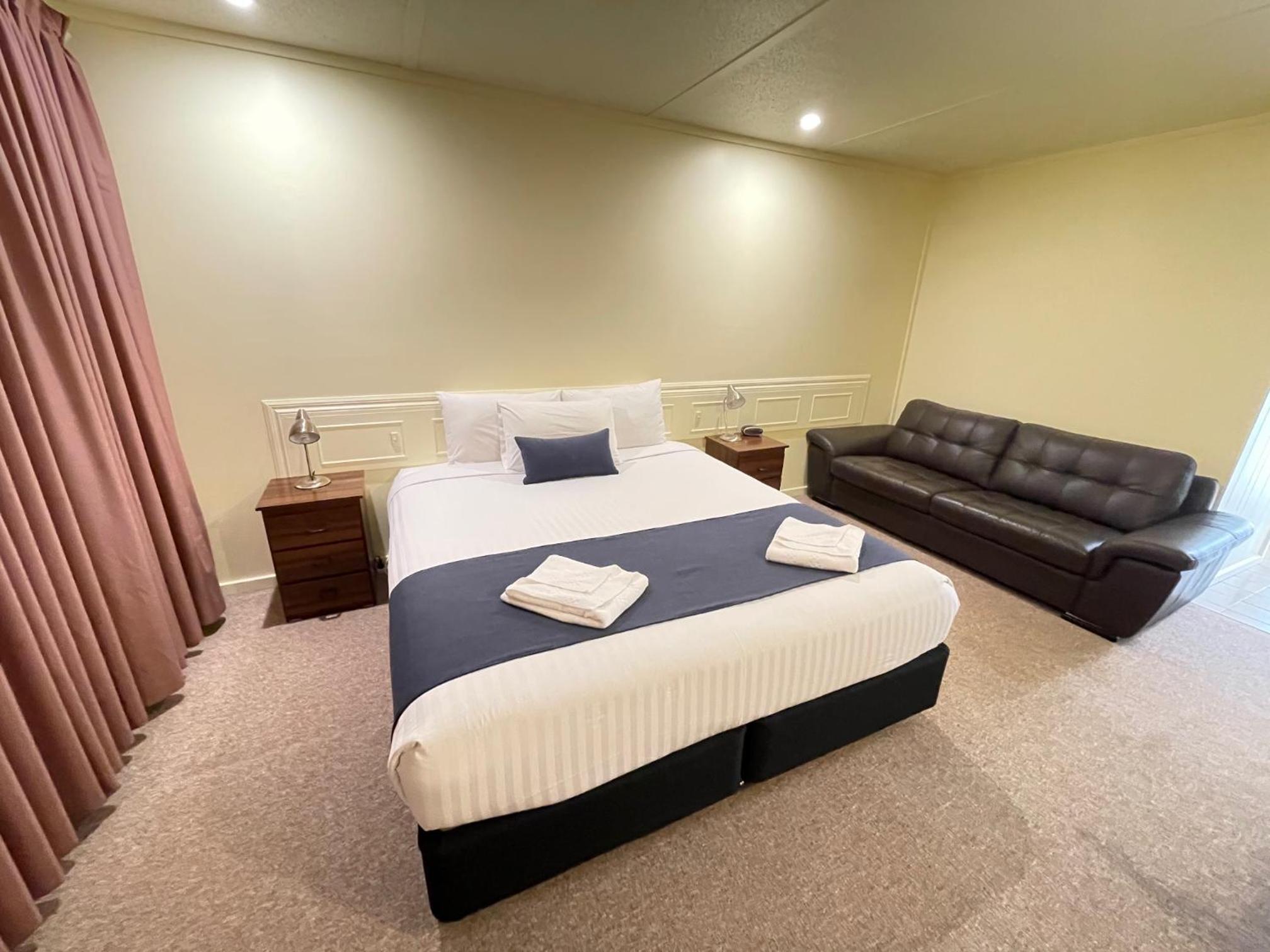 Deluxe Queen Room - Photo 1