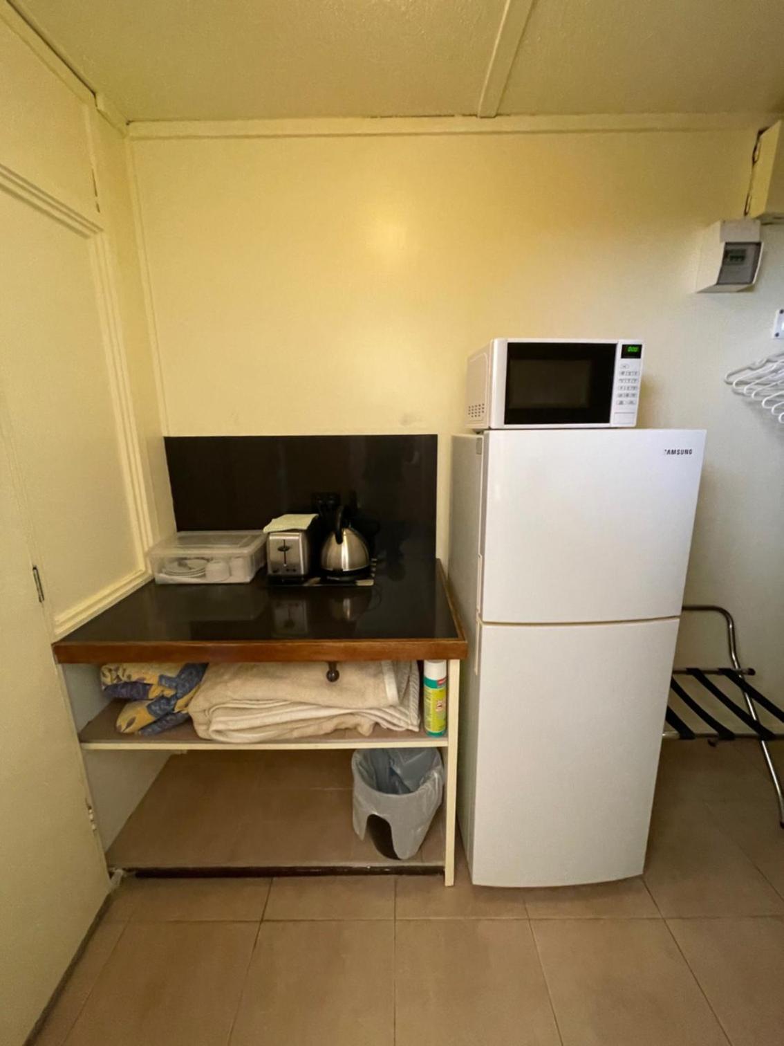 Budget Twin Room - Photo 8