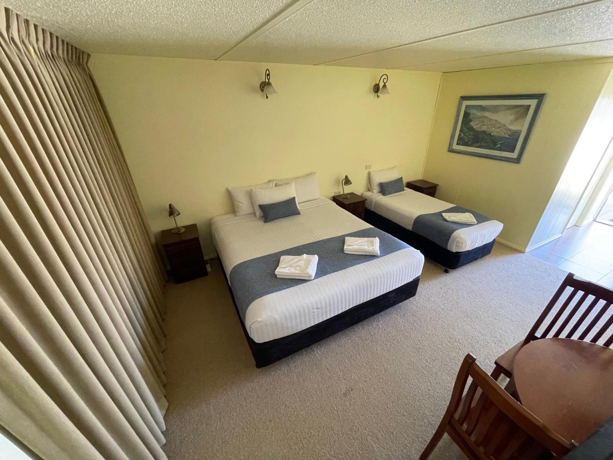 Budget Twin Room - Photo 6