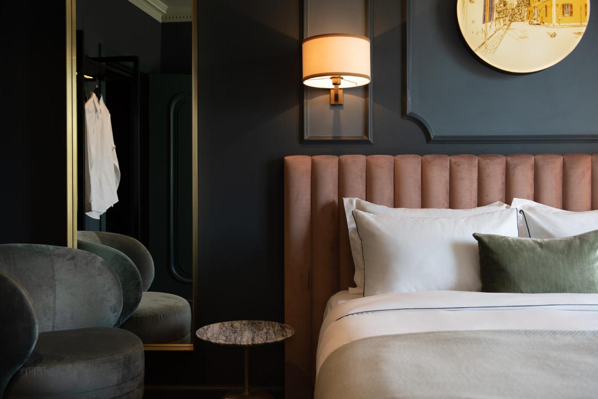 Superior King Room - Photo 4