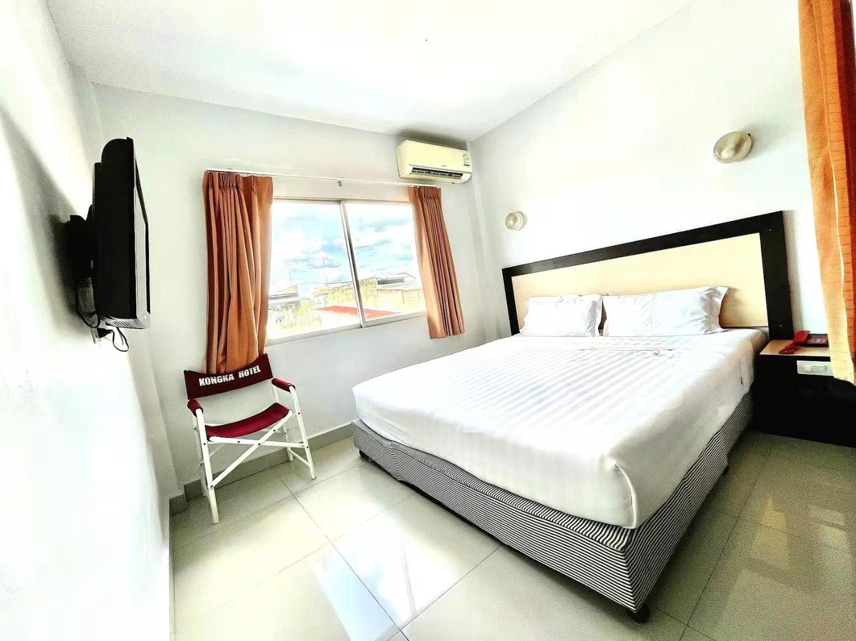 Standard Queen Room