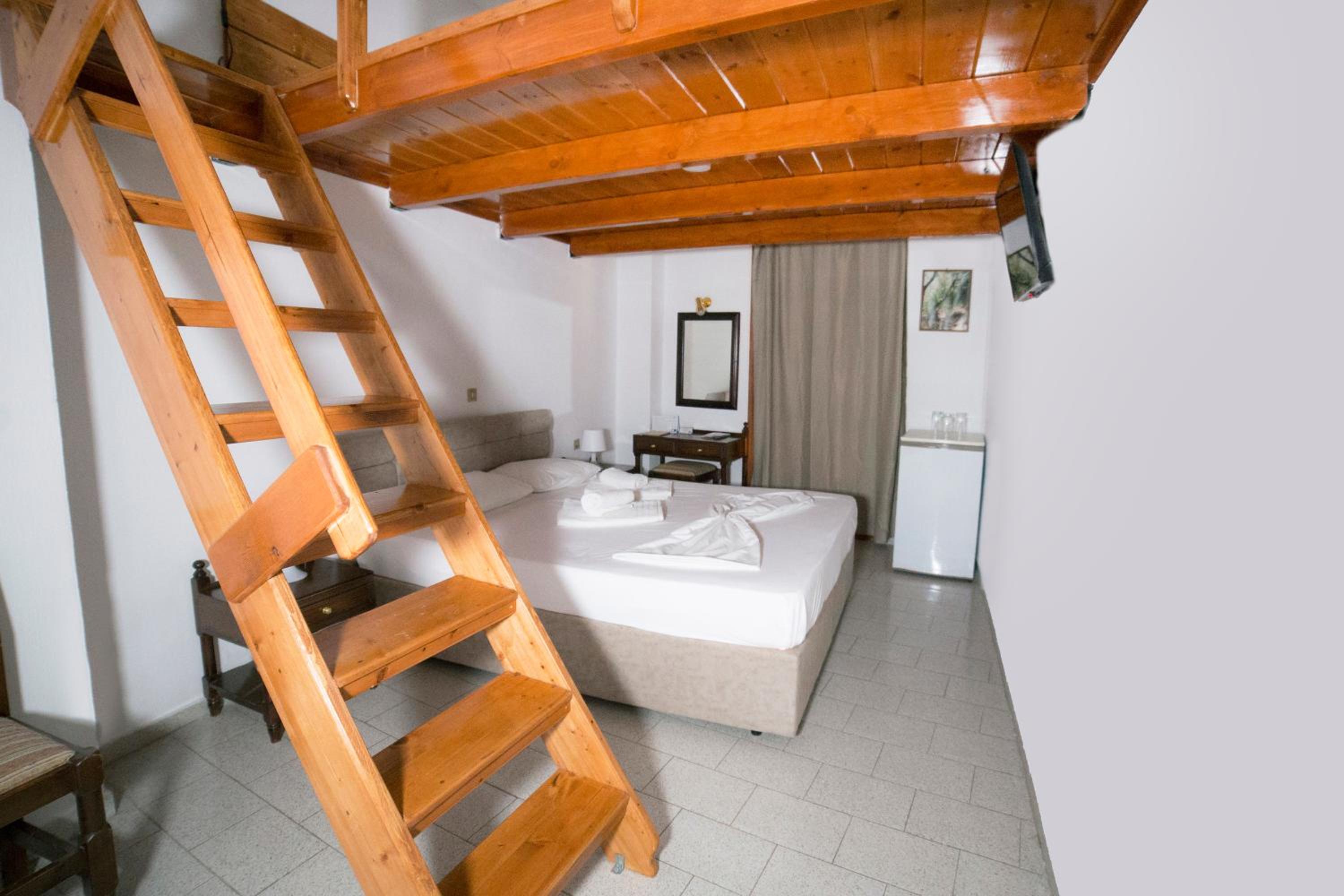 Quadruple Room - Photo 9