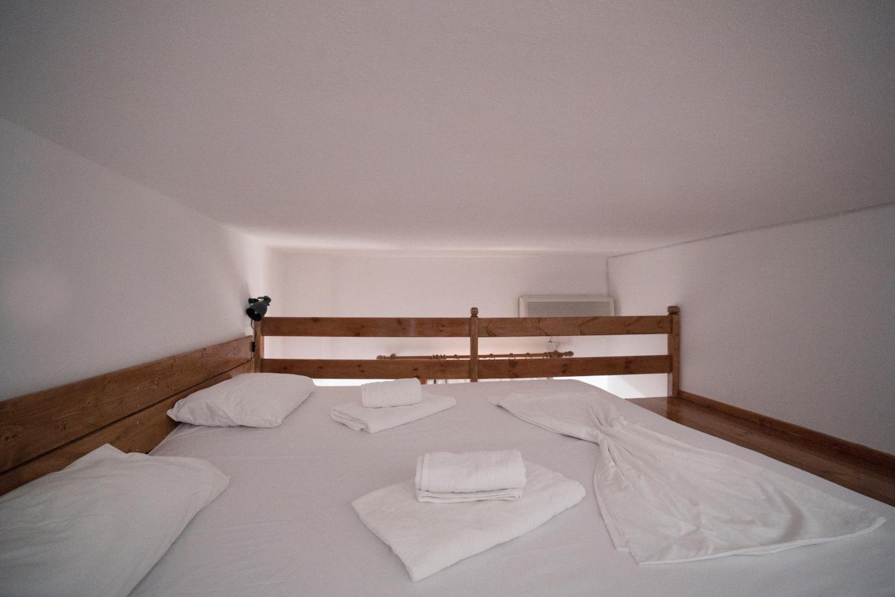Quadruple Room - Photo 8